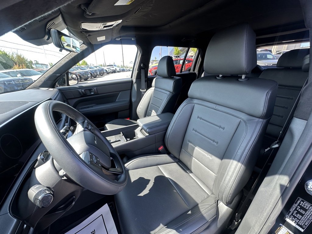 Used 2025 Hyundai Santa Fe Calligraphy image 11