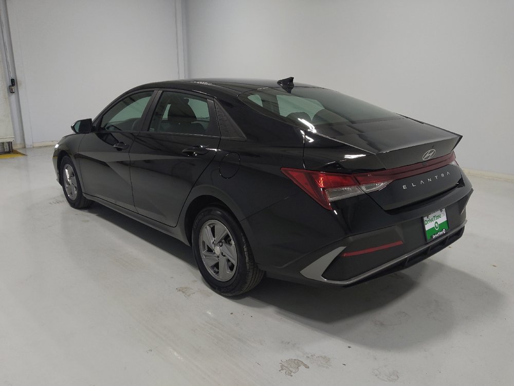 Used 2025 Hyundai Elantra SE FWD image 5