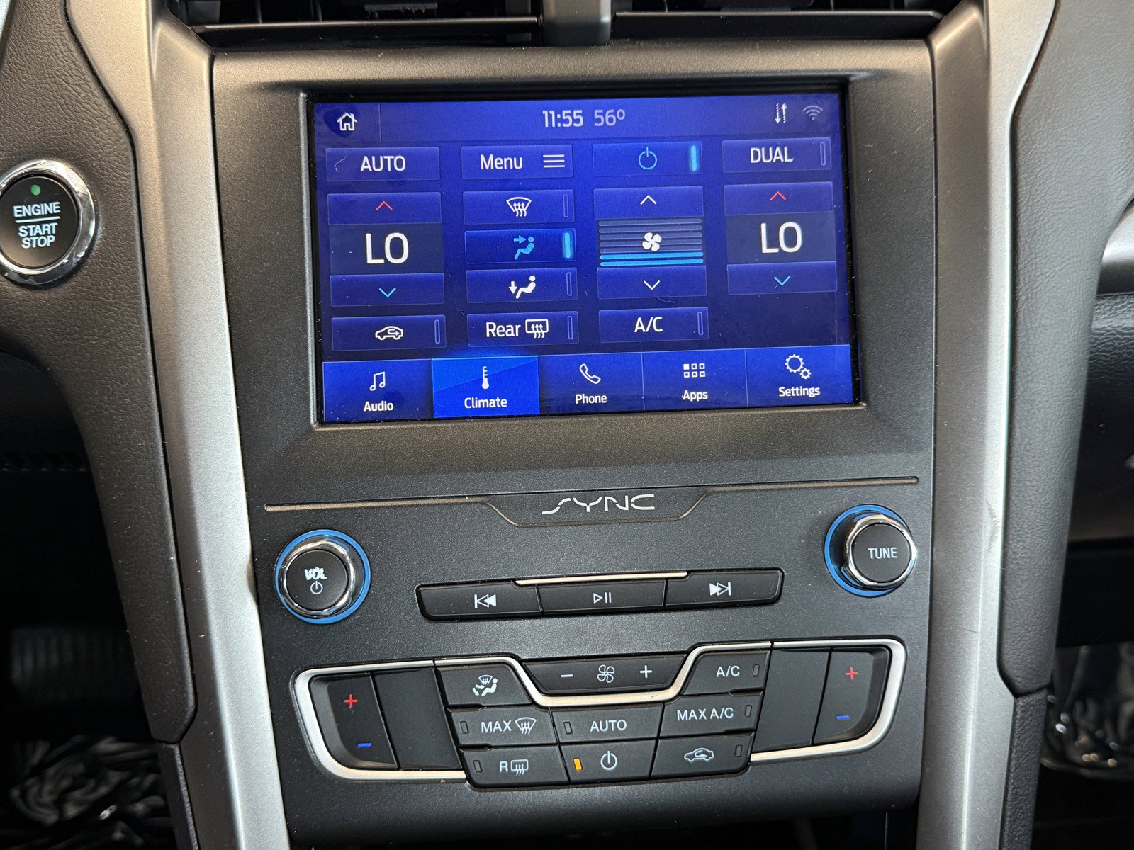 Used 2020 Ford Fusion SE FWD image 15