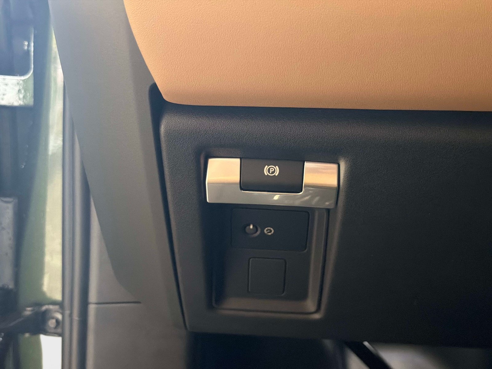 New 2026 Land Rover Defender 110 X-Dynamic SE AWD/4WD image 29
