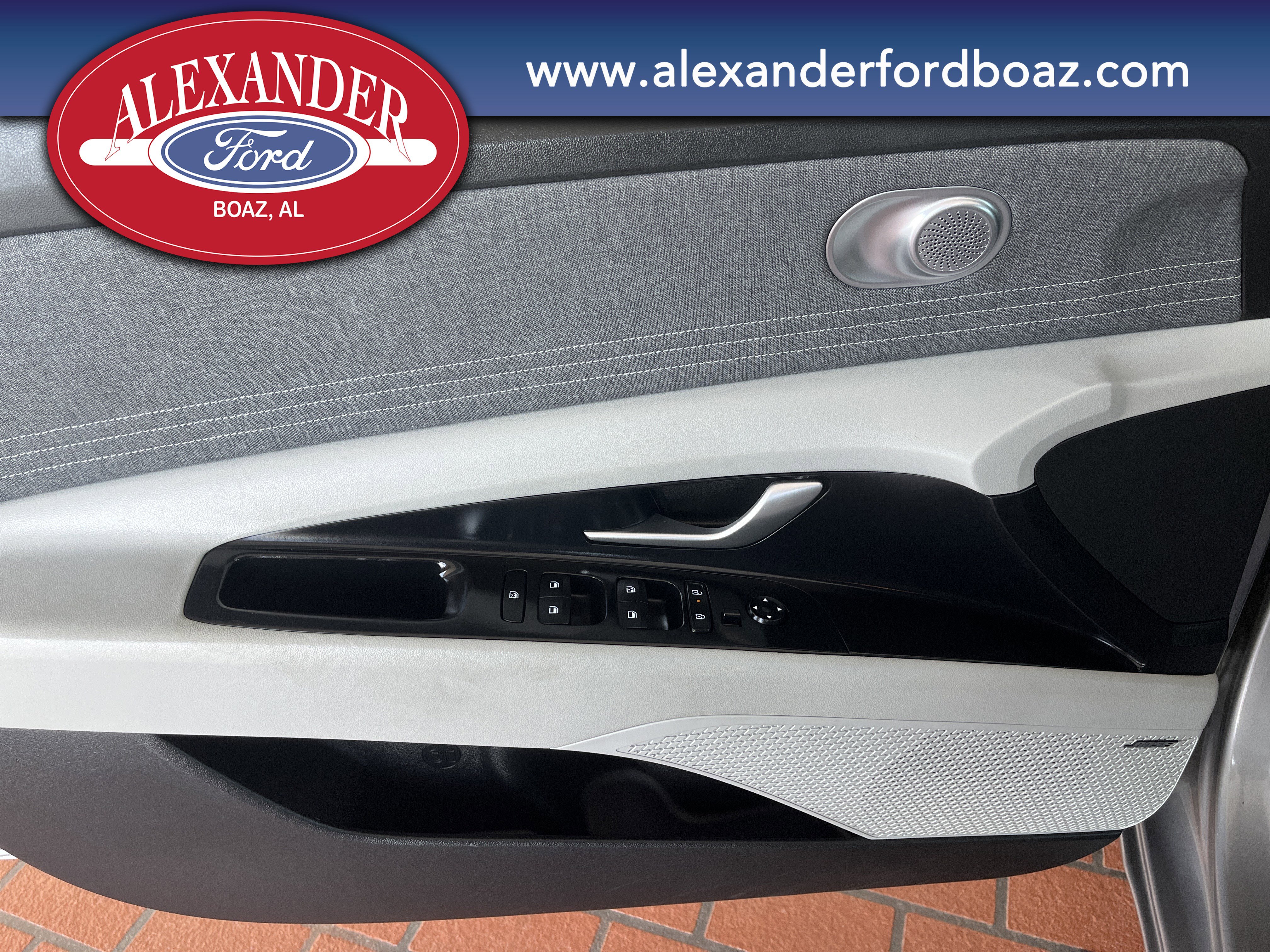 Used 2025 Hyundai Elantra Limited FWD image 10