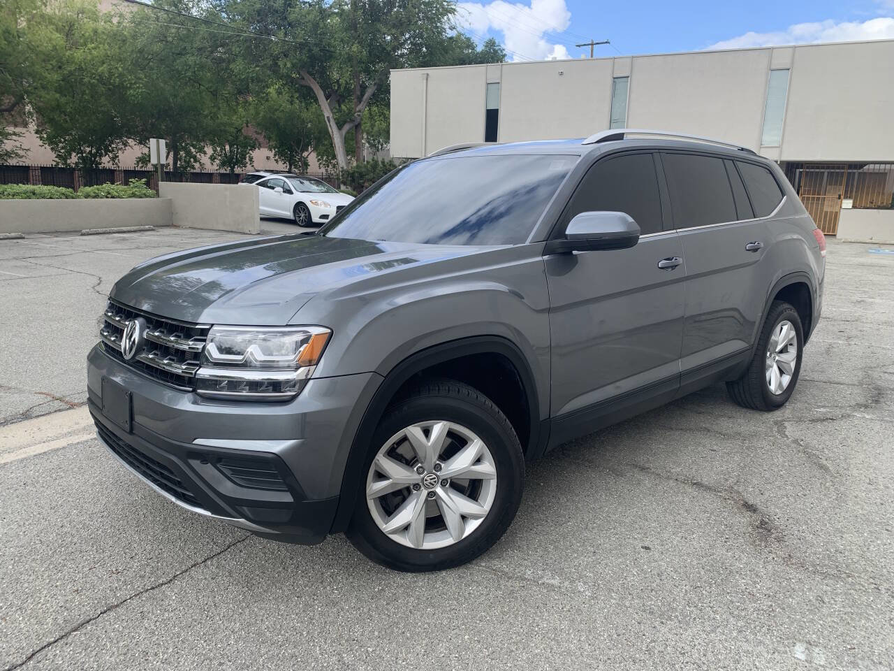 Used 2018 Volkswagen Atlas Launch Edition FWD image 4