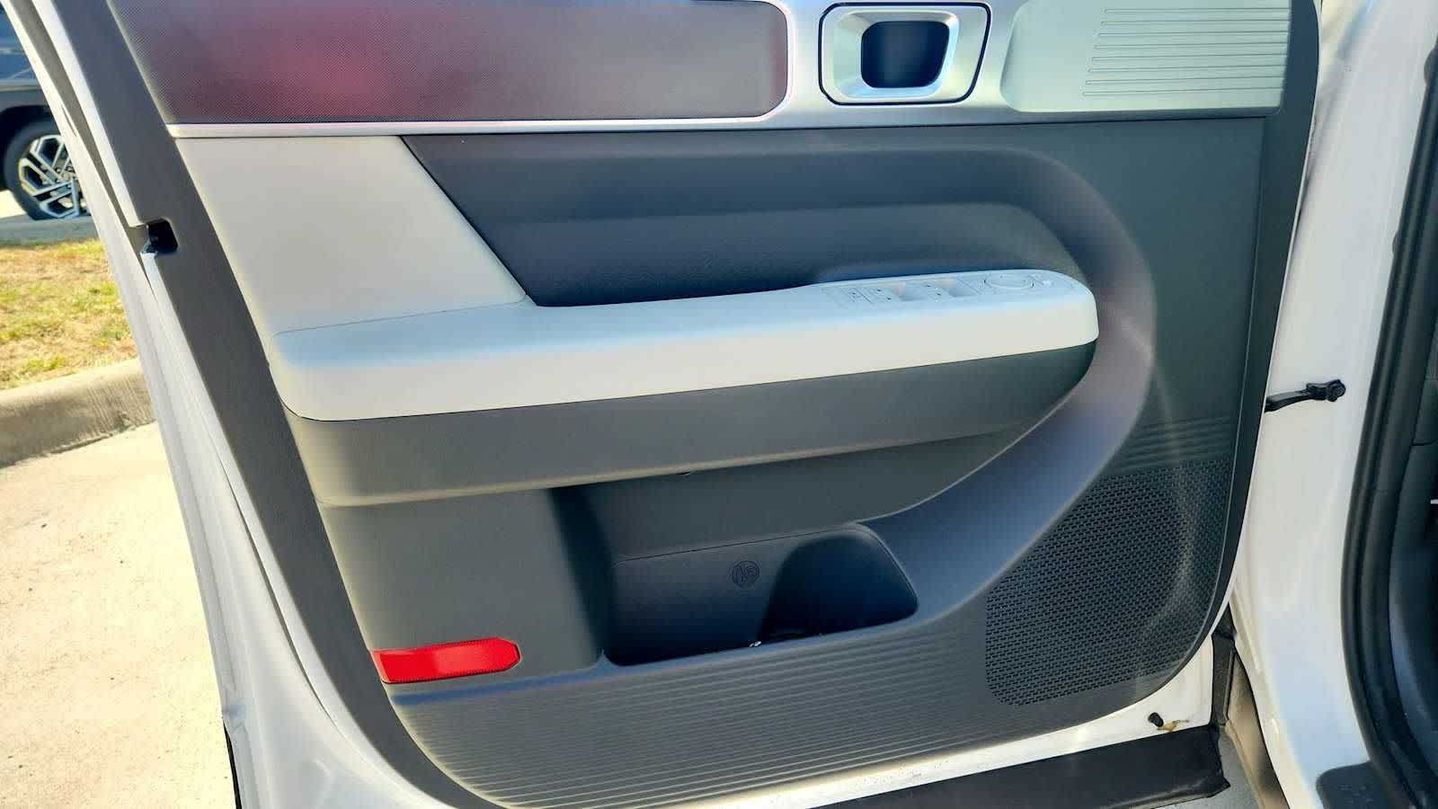 Certified 2025 Hyundai Santa Fe SE FWD image 18