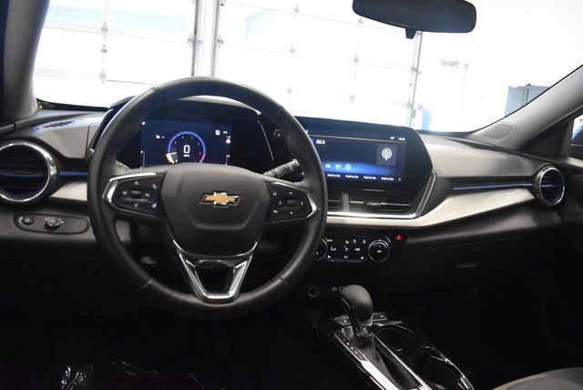 Used 2025 Chevrolet Trax LT w/ LT Convenience Package FWD image 22