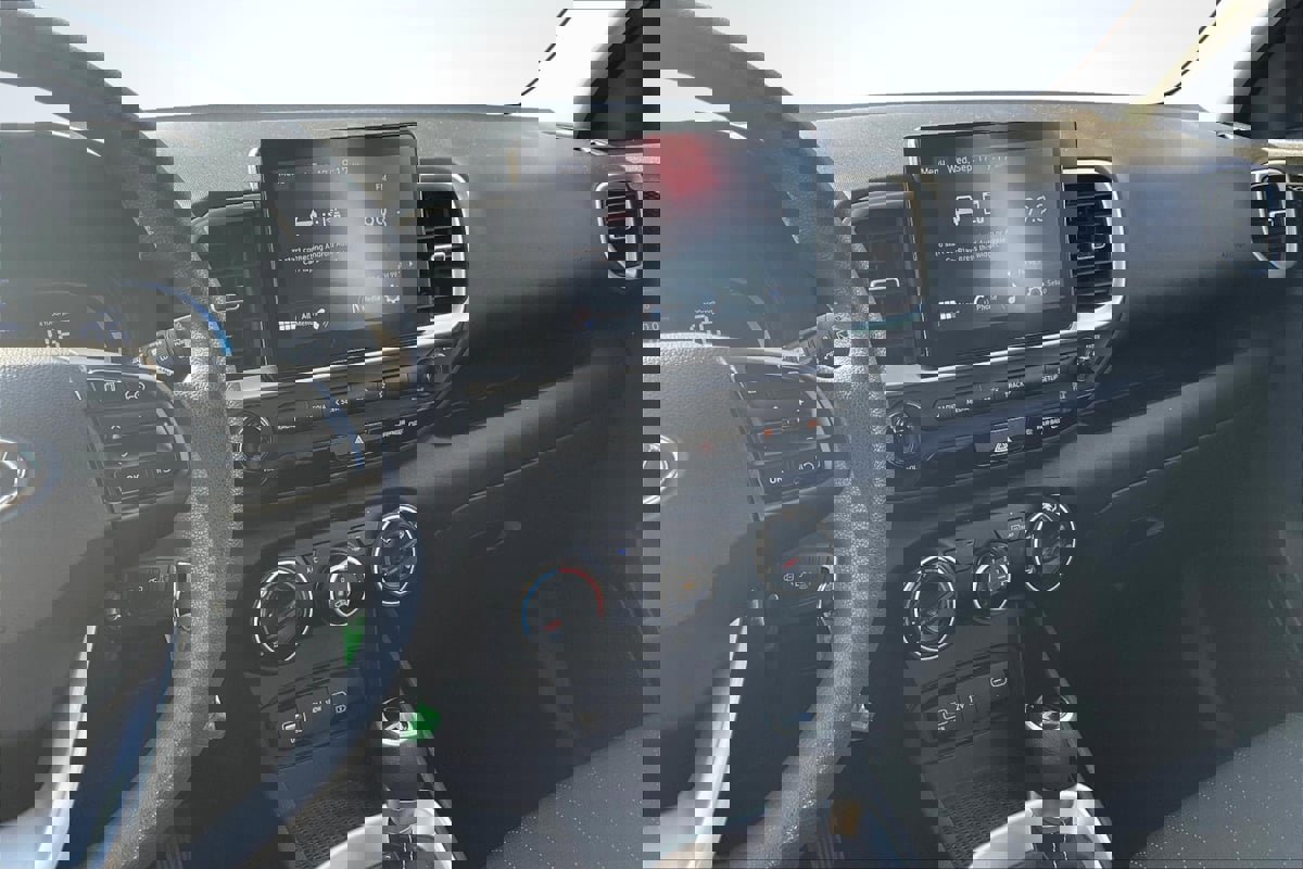 Used 2024 Hyundai Venue SE image 6