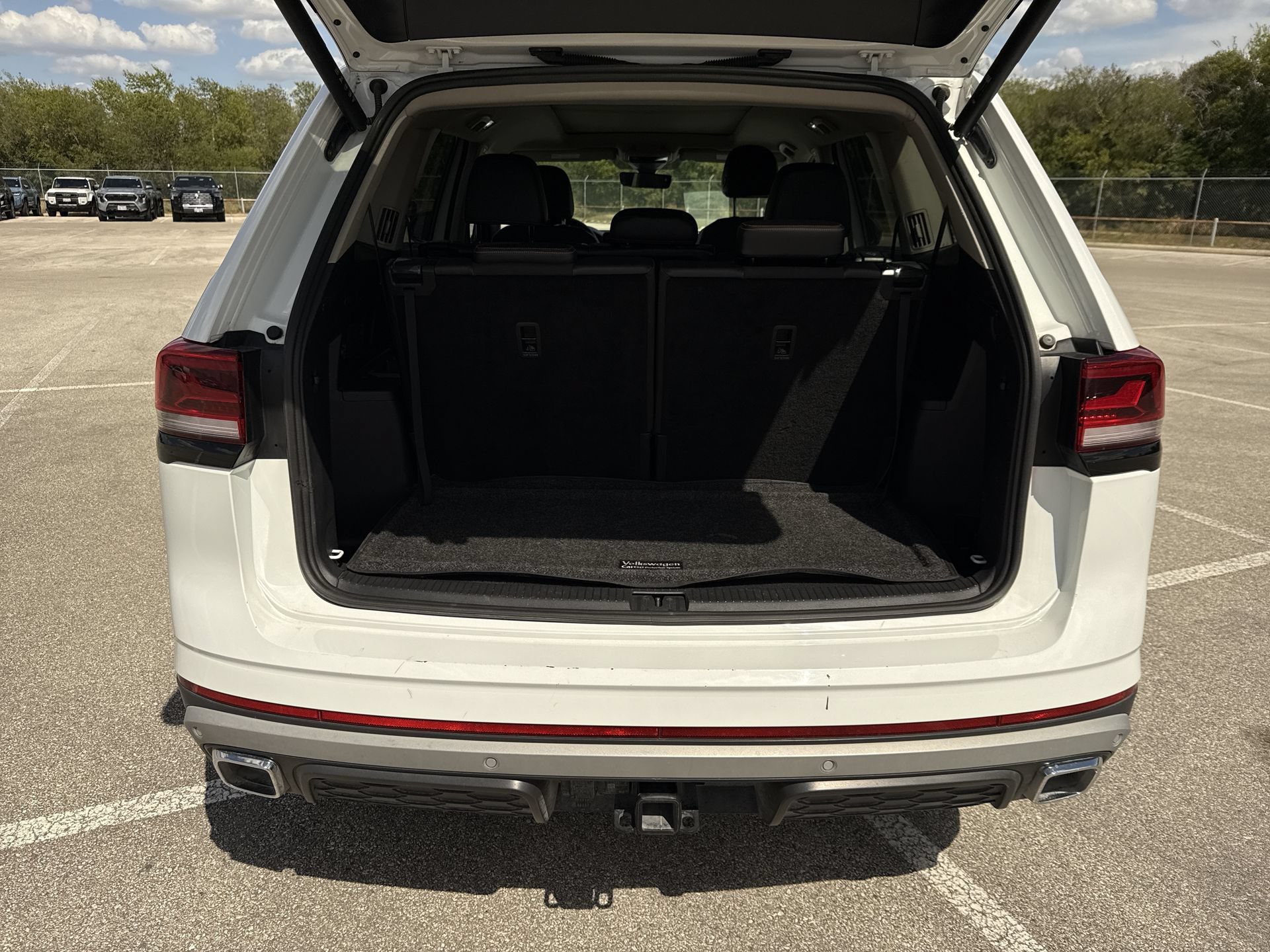 Used 2024 Volkswagen Atlas Peak Edition SE AWD/4WD image 21