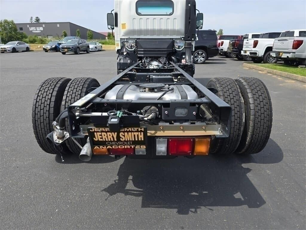 New 2024 Chevrolet Low Cab Forward image 5