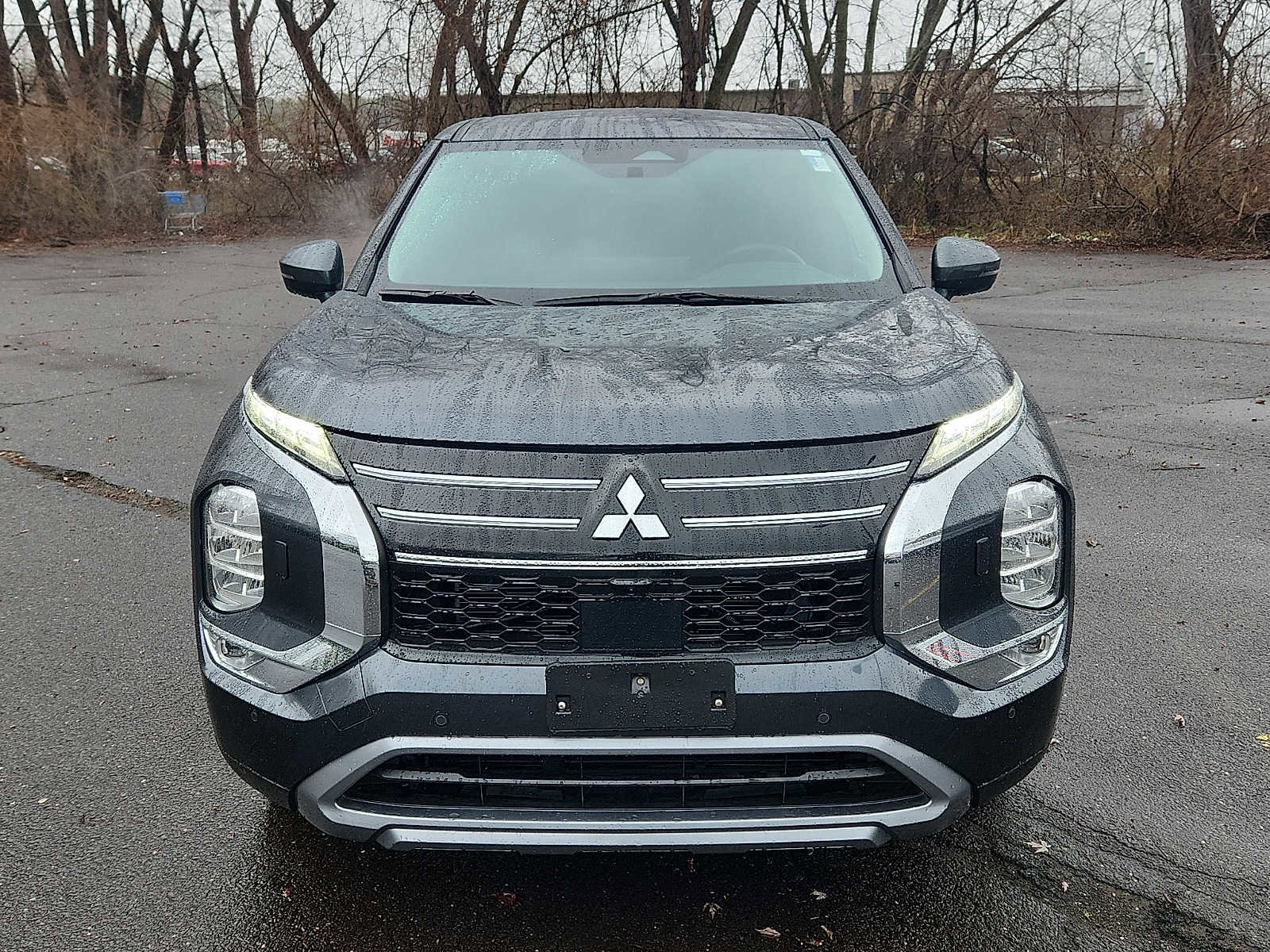 Used 2025 Mitsubishi Outlander SE image 2