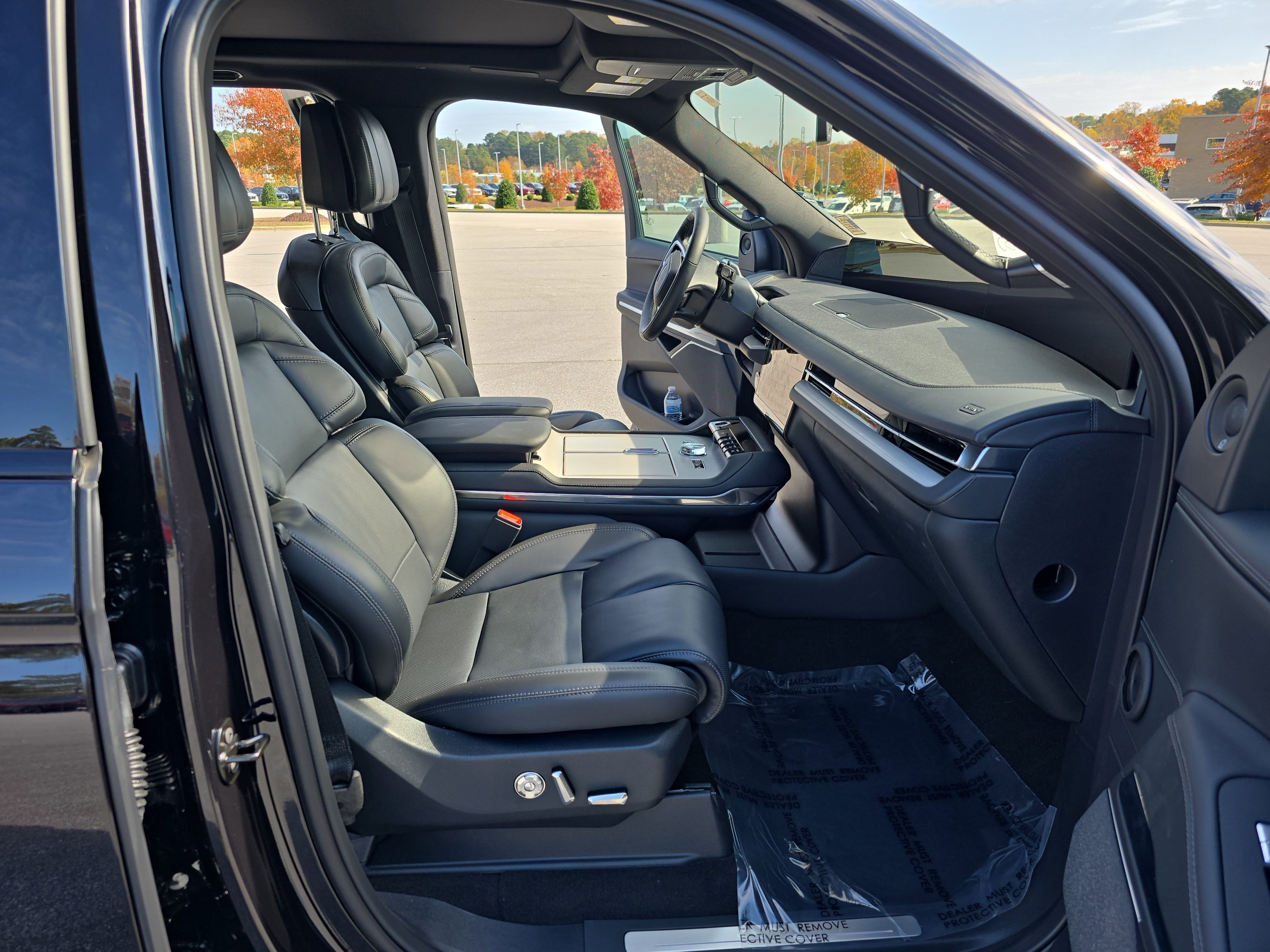 New 2025 Lincoln Navigator Reserve w/ Jet Appearance Package image 10