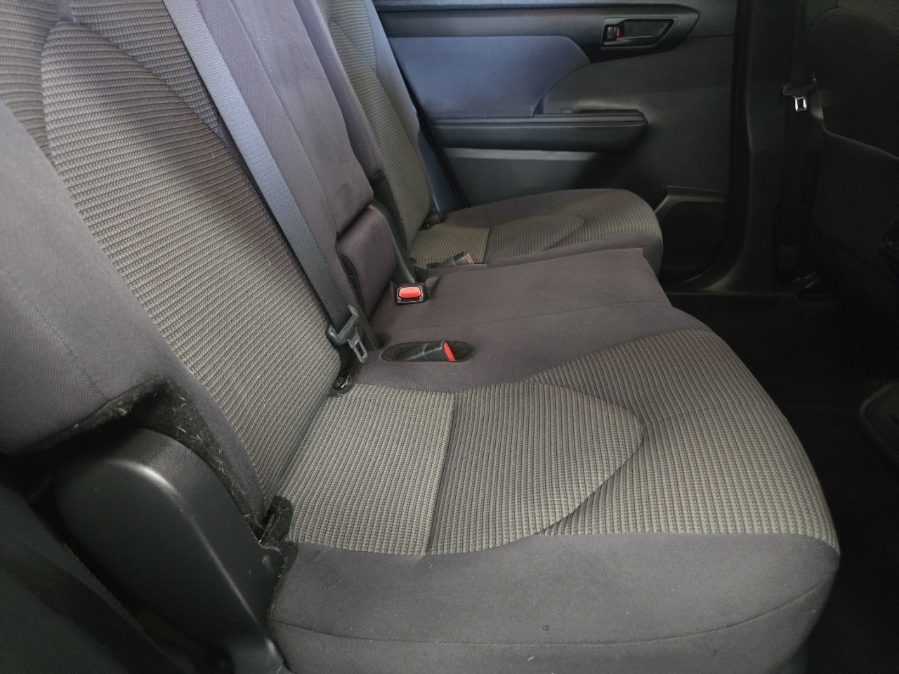 Certified 2025 Toyota Highlander LE FWD image 17