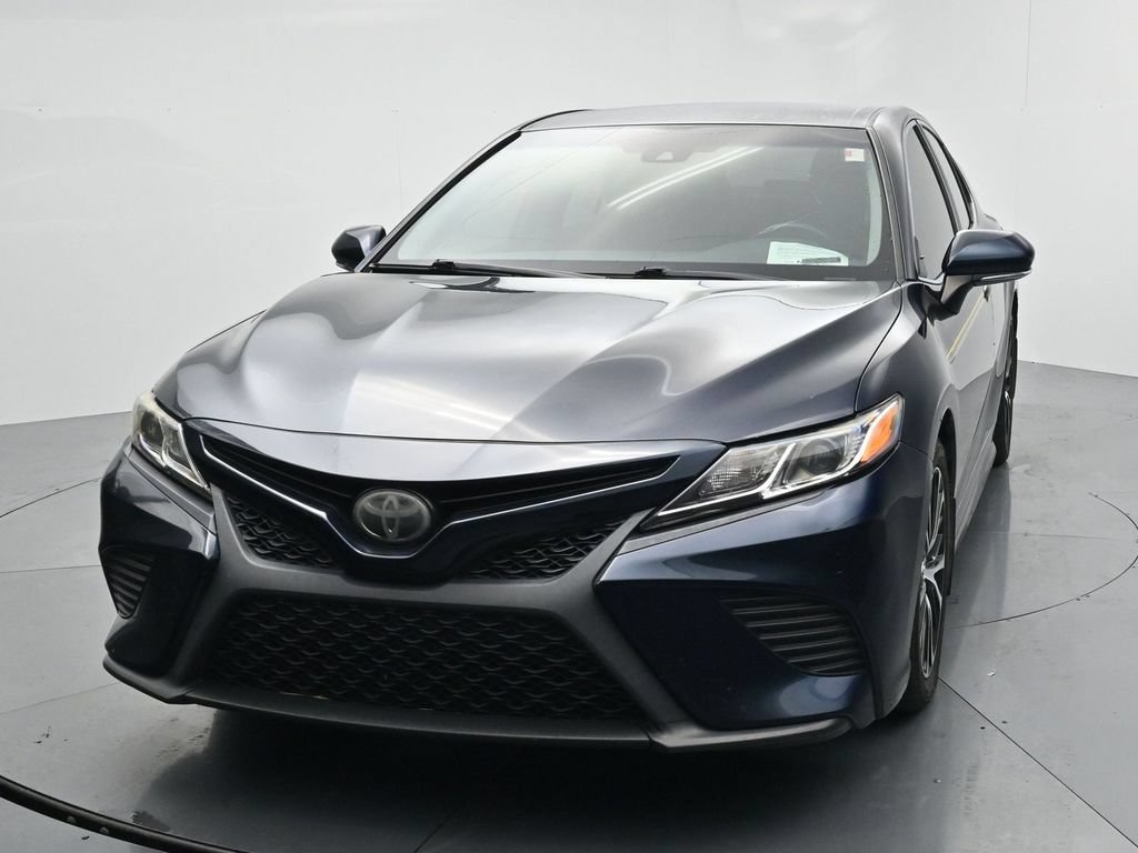 Used 2018 Toyota Camry SE w/ Convenience Package FWD image 3