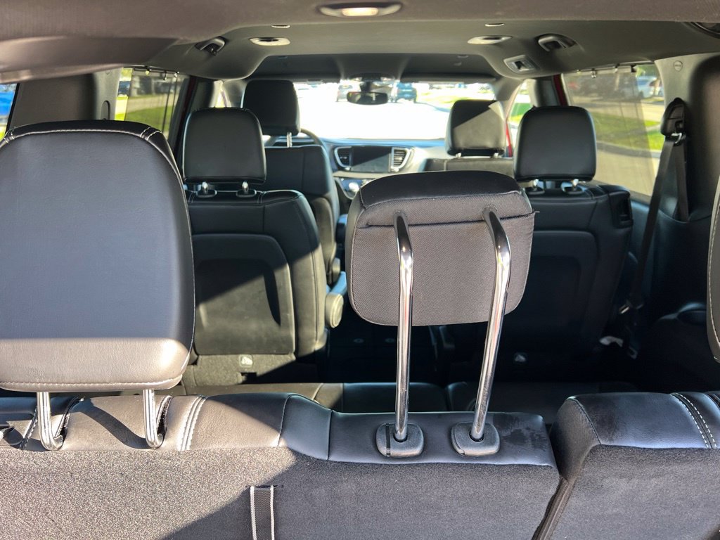 Certified 2025 Chrysler Pacifica Select FWD image 11