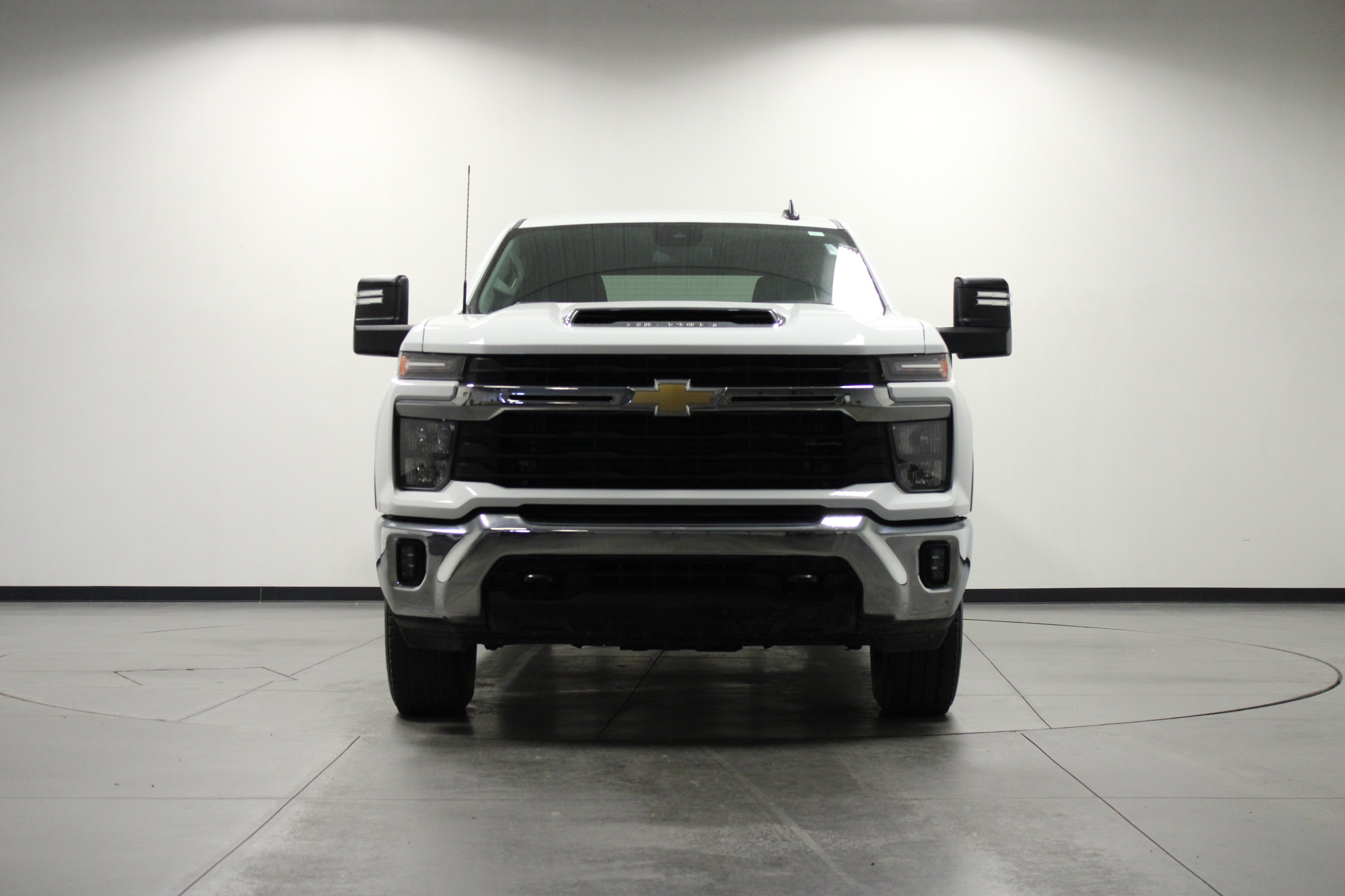 Used 2025 Chevrolet Silverado 2500 LT w/ Convenience Package AWD/4WD image 9