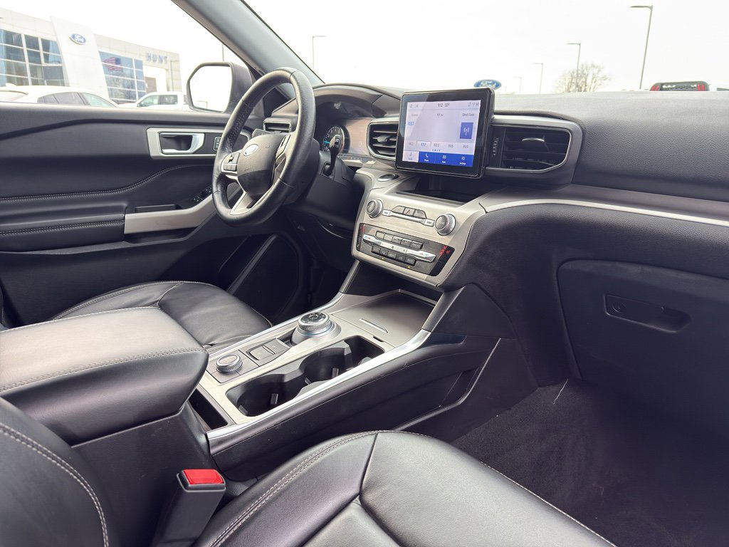 Used 2022 Ford Explorer XLT w/ Equipment Group 202A image 12