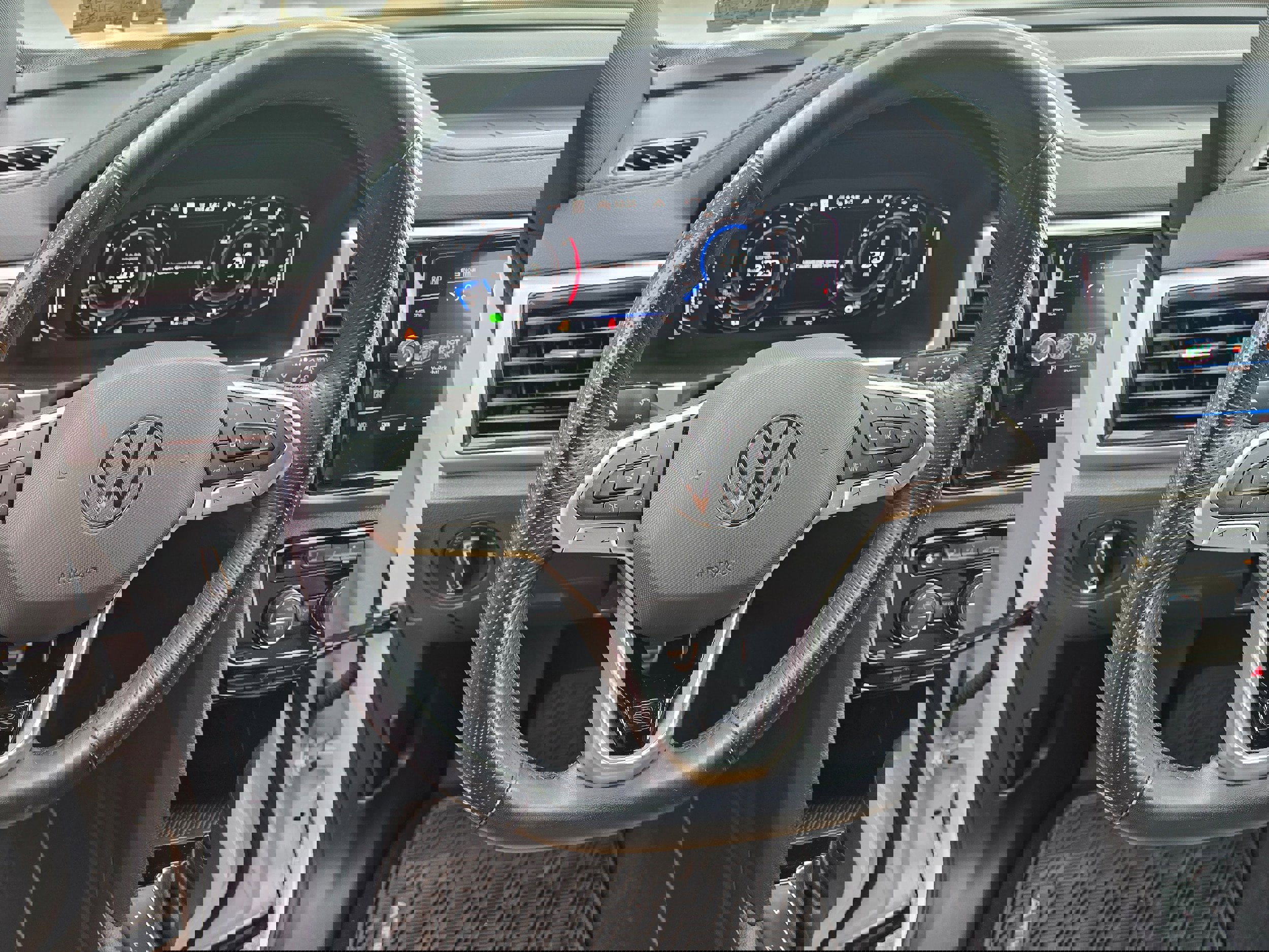 Certified 2022 Volkswagen Atlas Cross Sport SEL R-Line image 17