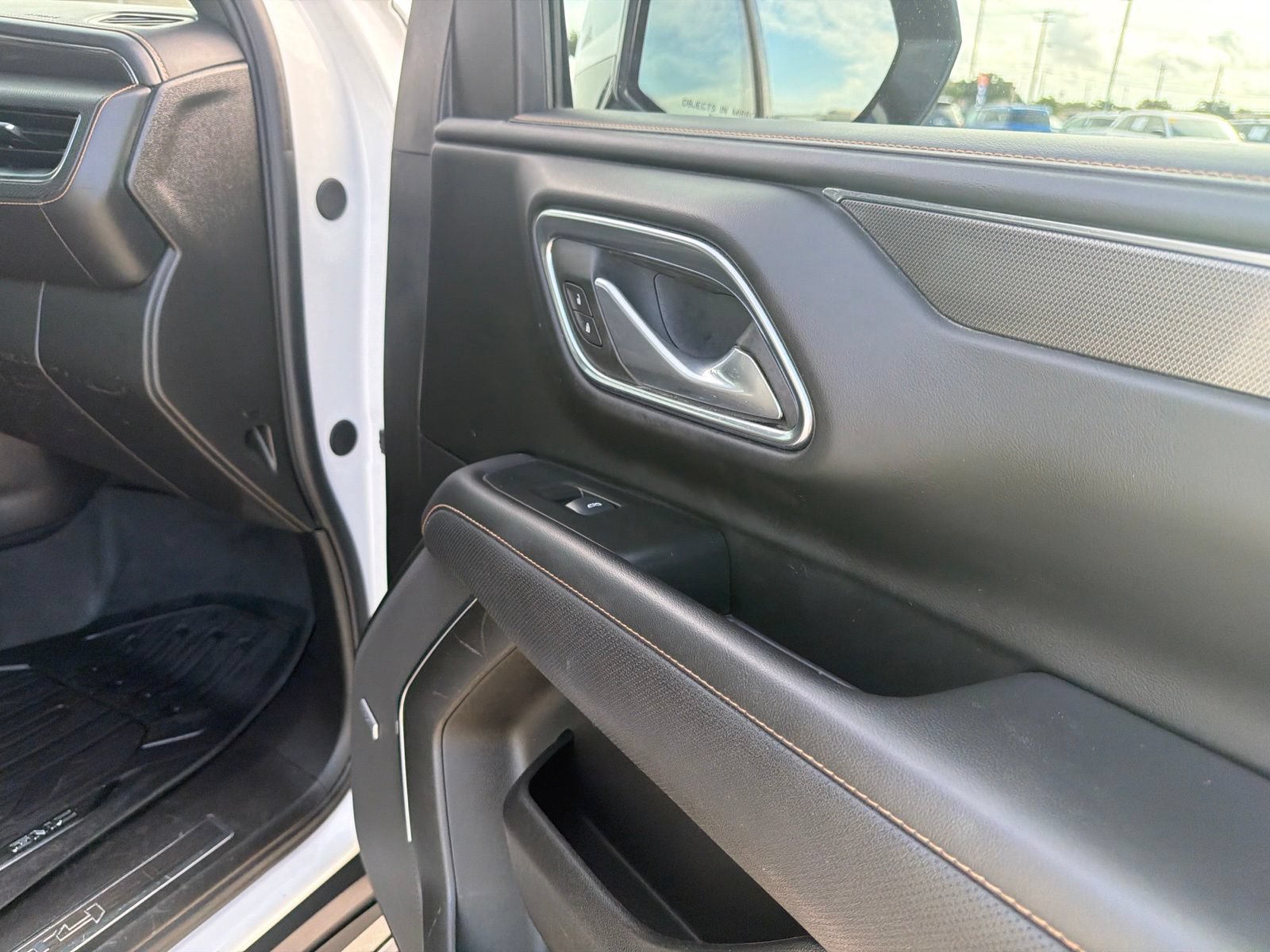 Used 2024 GMC Yukon XL AT4 w/ Technology Package AWD/4WD image 12