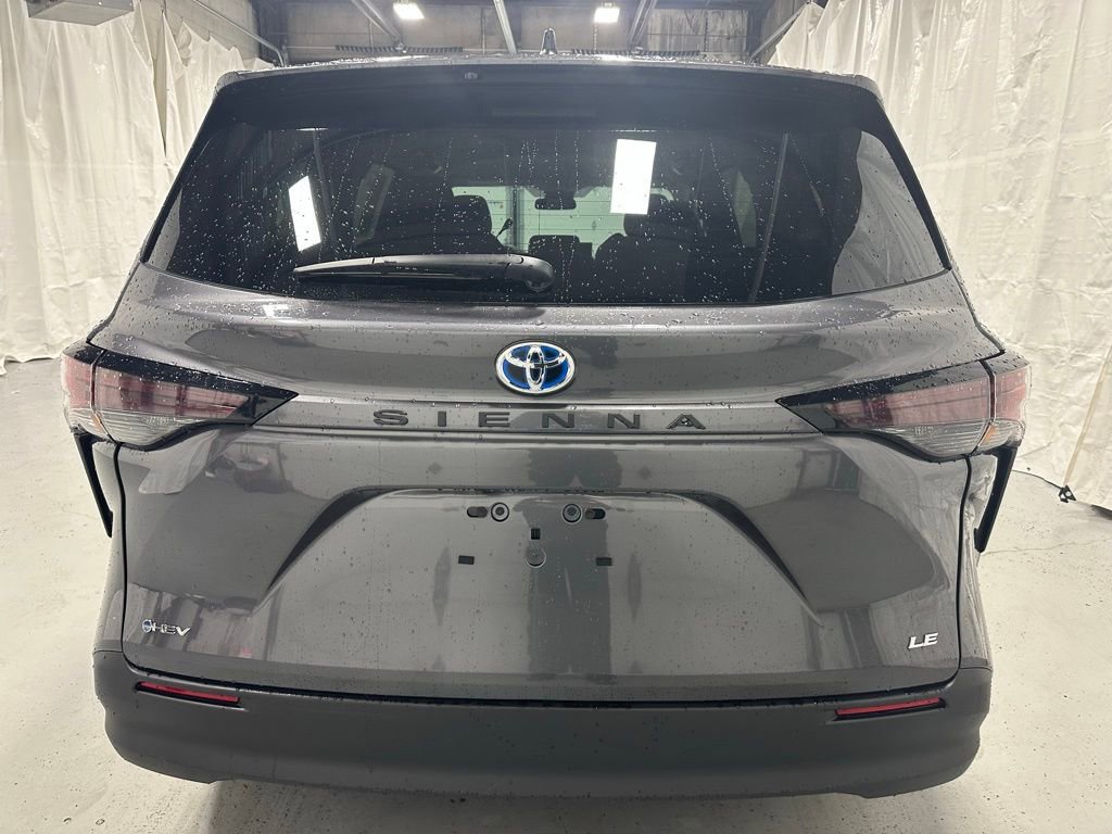 Used 2025 Toyota Sienna LE image 6