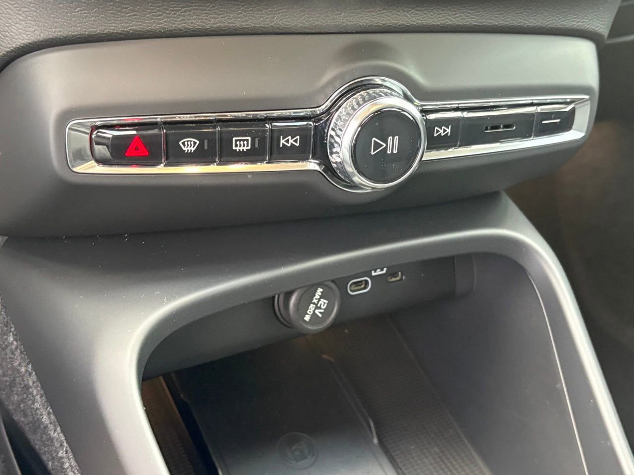 New 2026 Volvo XC40 B5 Core w/ Climate Package image 15