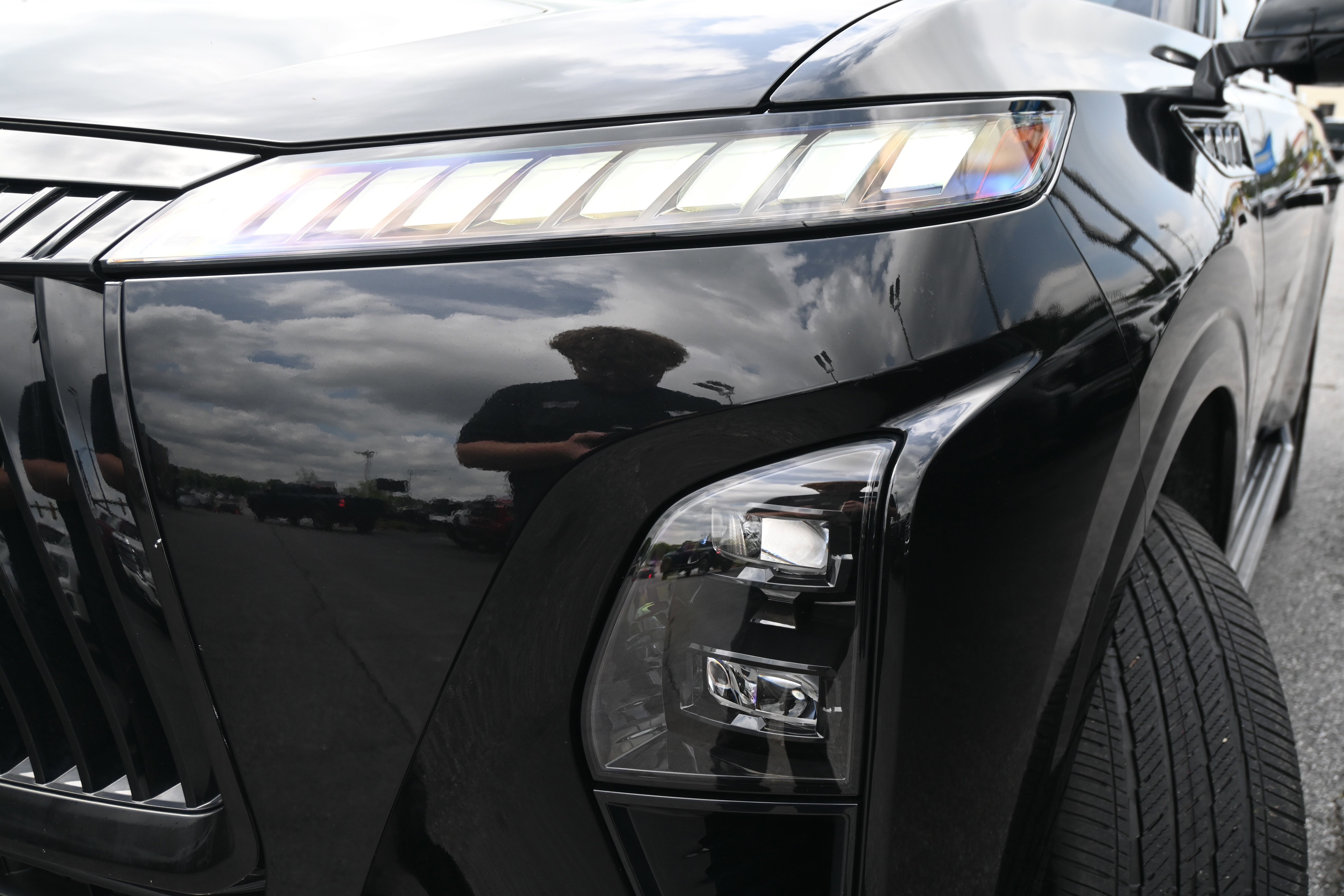 Used 2025 INFINITI QX80 Sensory AWD/4WD image 6