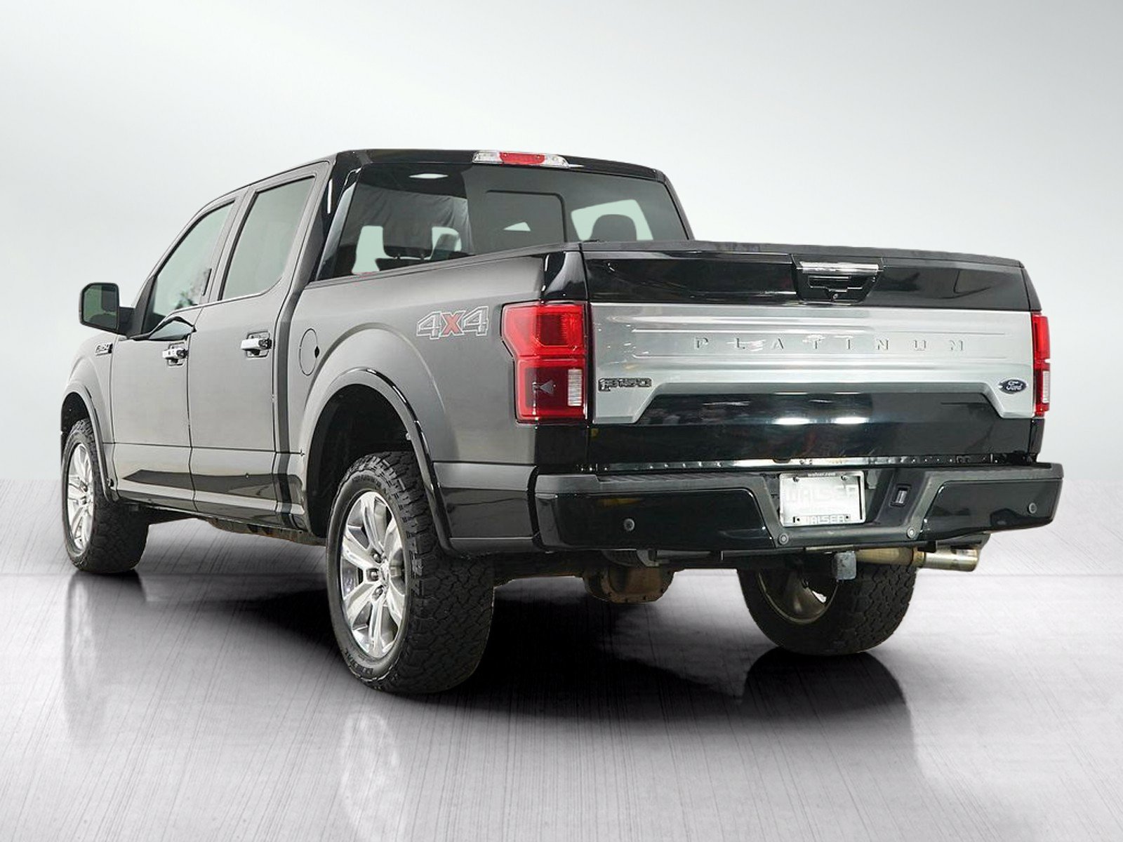 Used 2018 Ford F150 Platinum w/ Equipment Group 701A Luxury AWD/4WD image 3