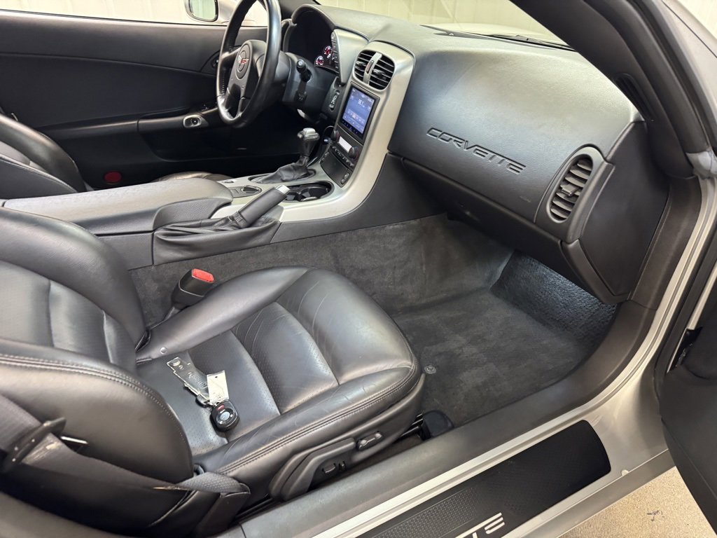 Used 2005 Chevrolet Corvette Base w/ Preferred Equipment Group image 16