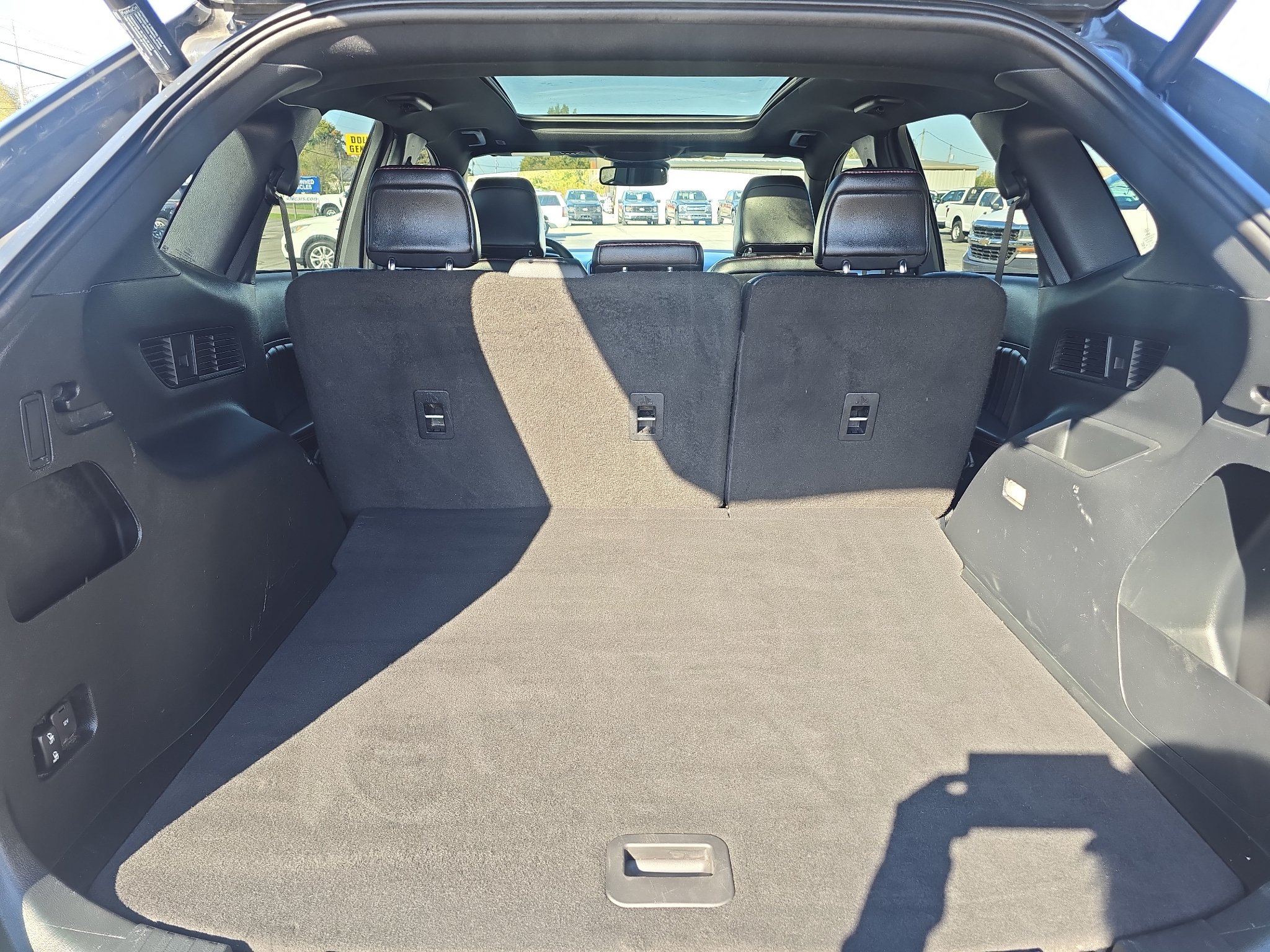 Used 2021 Ford Edge ST-Line w/ Class II Trailer Tow Package AWD/4WD image 11