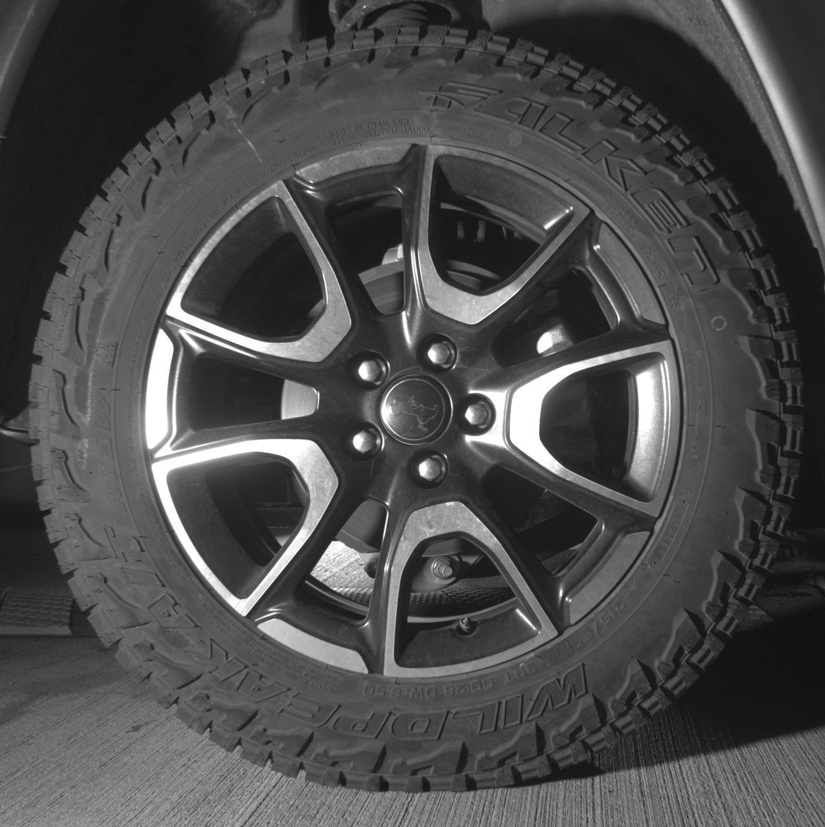 Used 2025 Jeep Compass Trailhawk AWD/4WD image 15