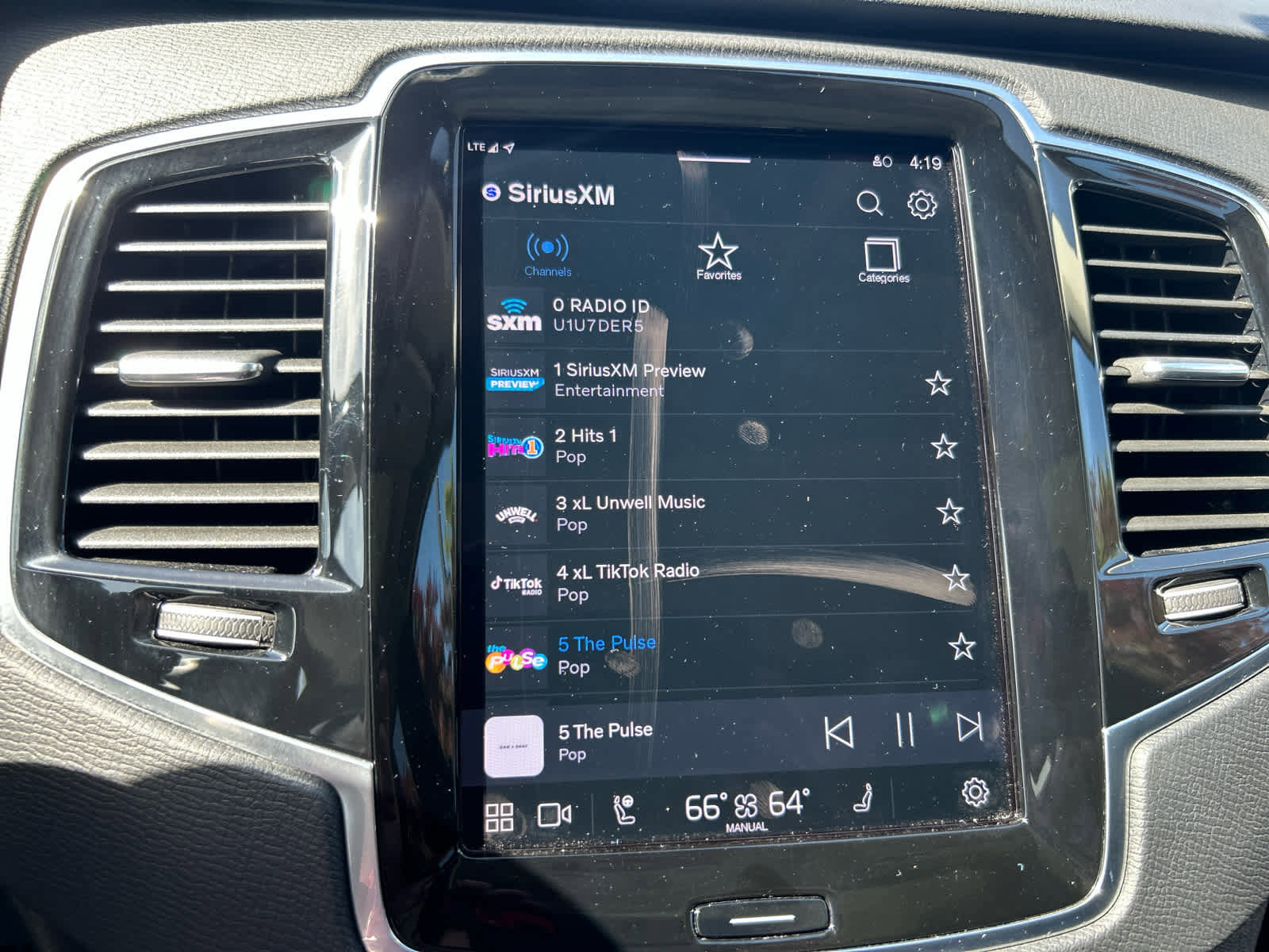 Used 2023 Volvo XC90 B6 Plus image 28