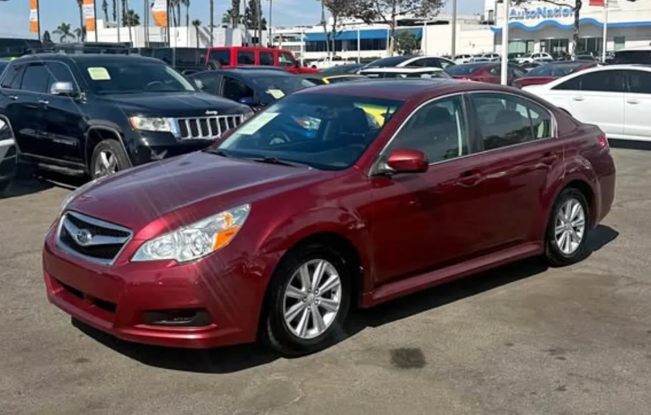 Used 2011 Subaru Legacy 2.5i Premium AWD/4WD image 2