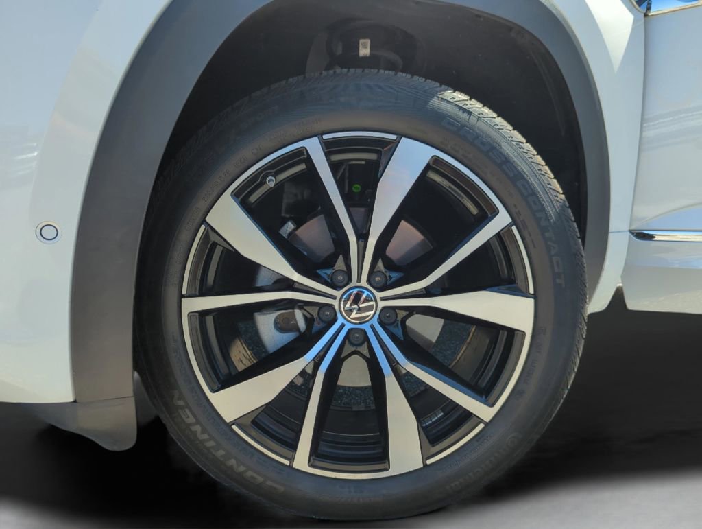 Used 2024 Volkswagen Atlas SEL Premium R-Line image 48