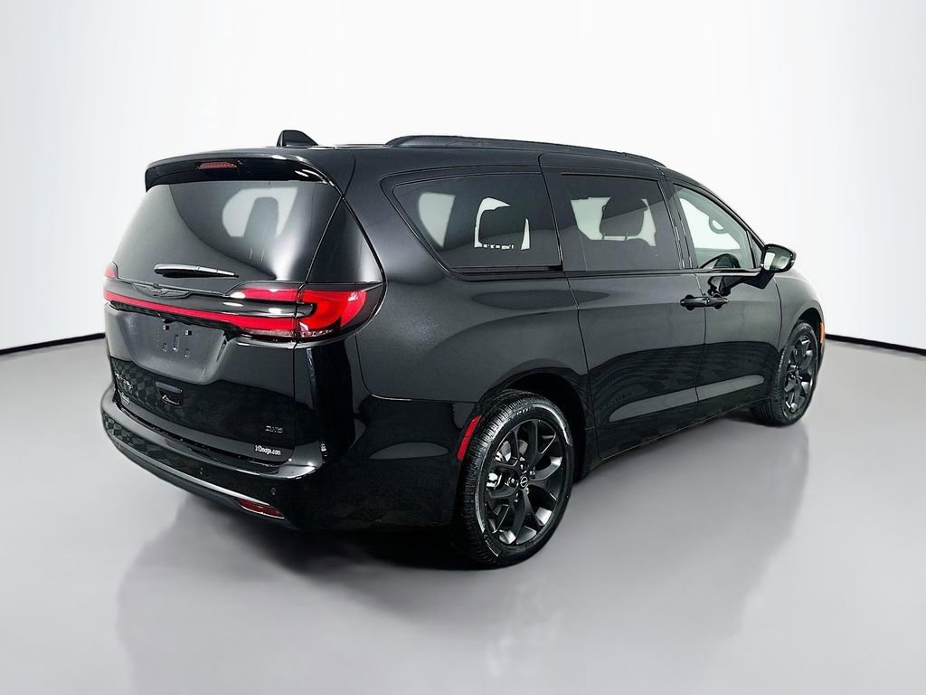New 2026 Chrysler Pacifica Select image 7