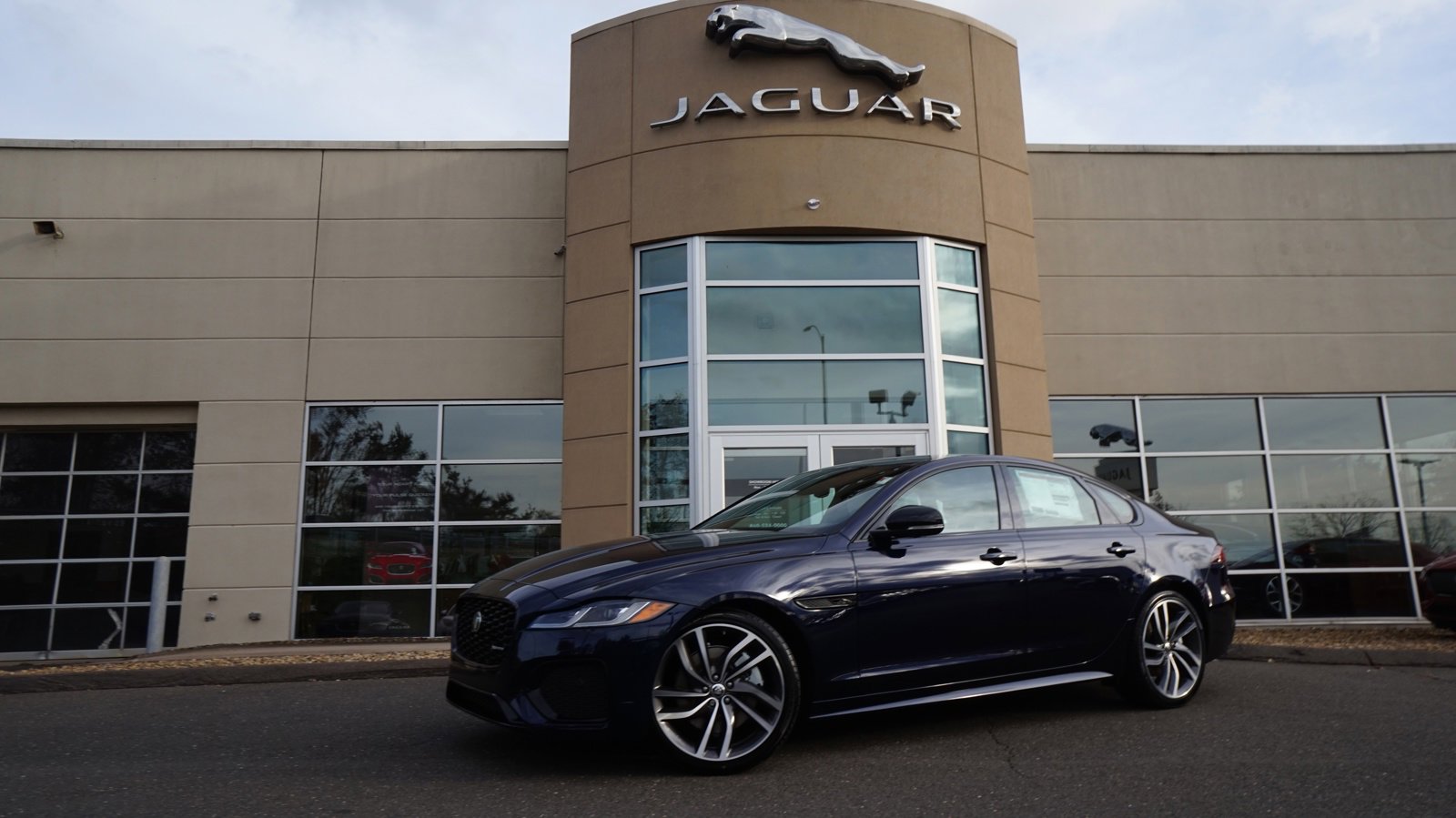 Used 2024 Jaguar XF R-Dynamic SE image 1