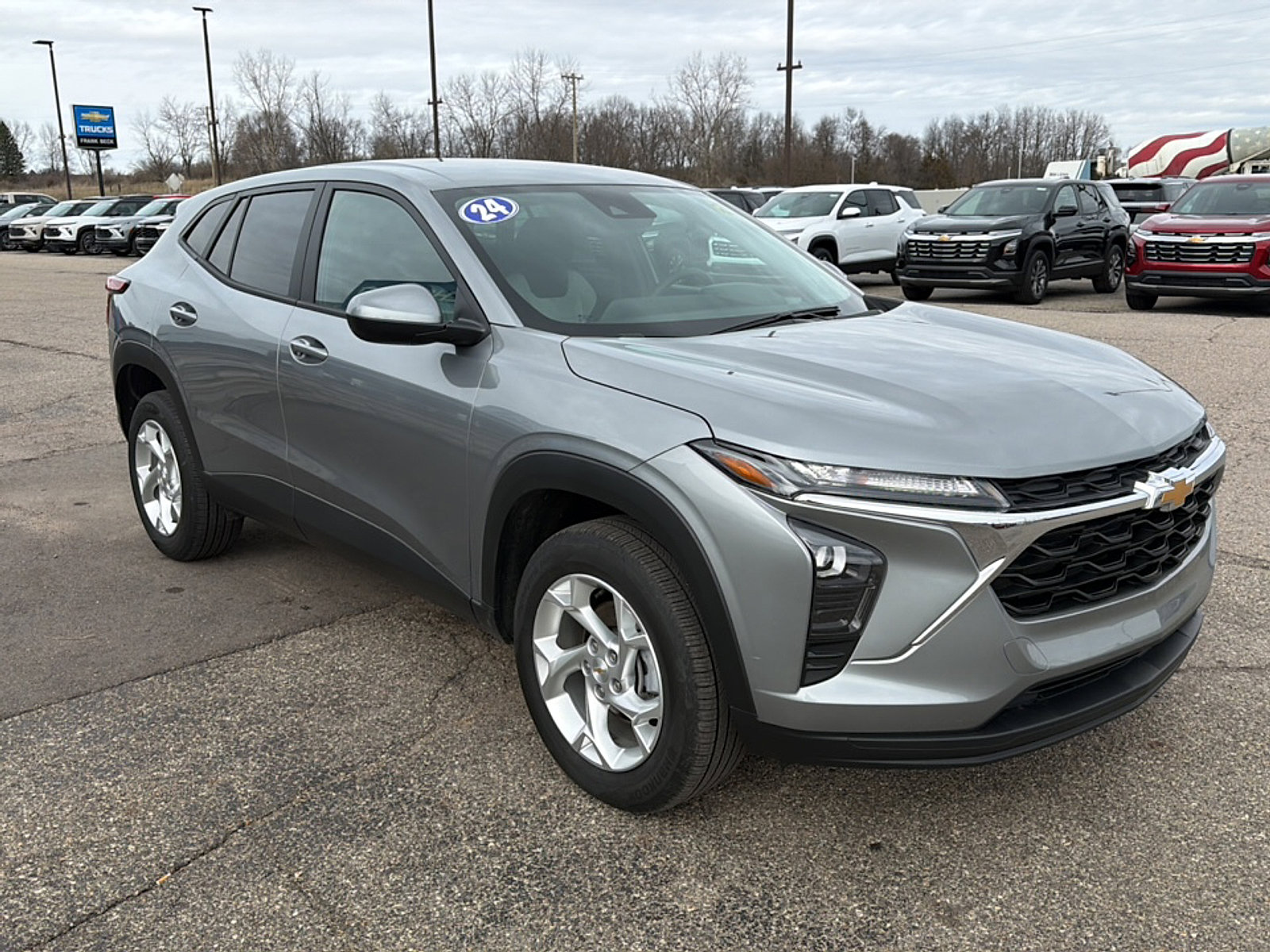 Used 2024 Chevrolet Trax LS w/ LS Convenience Package FWD image 3