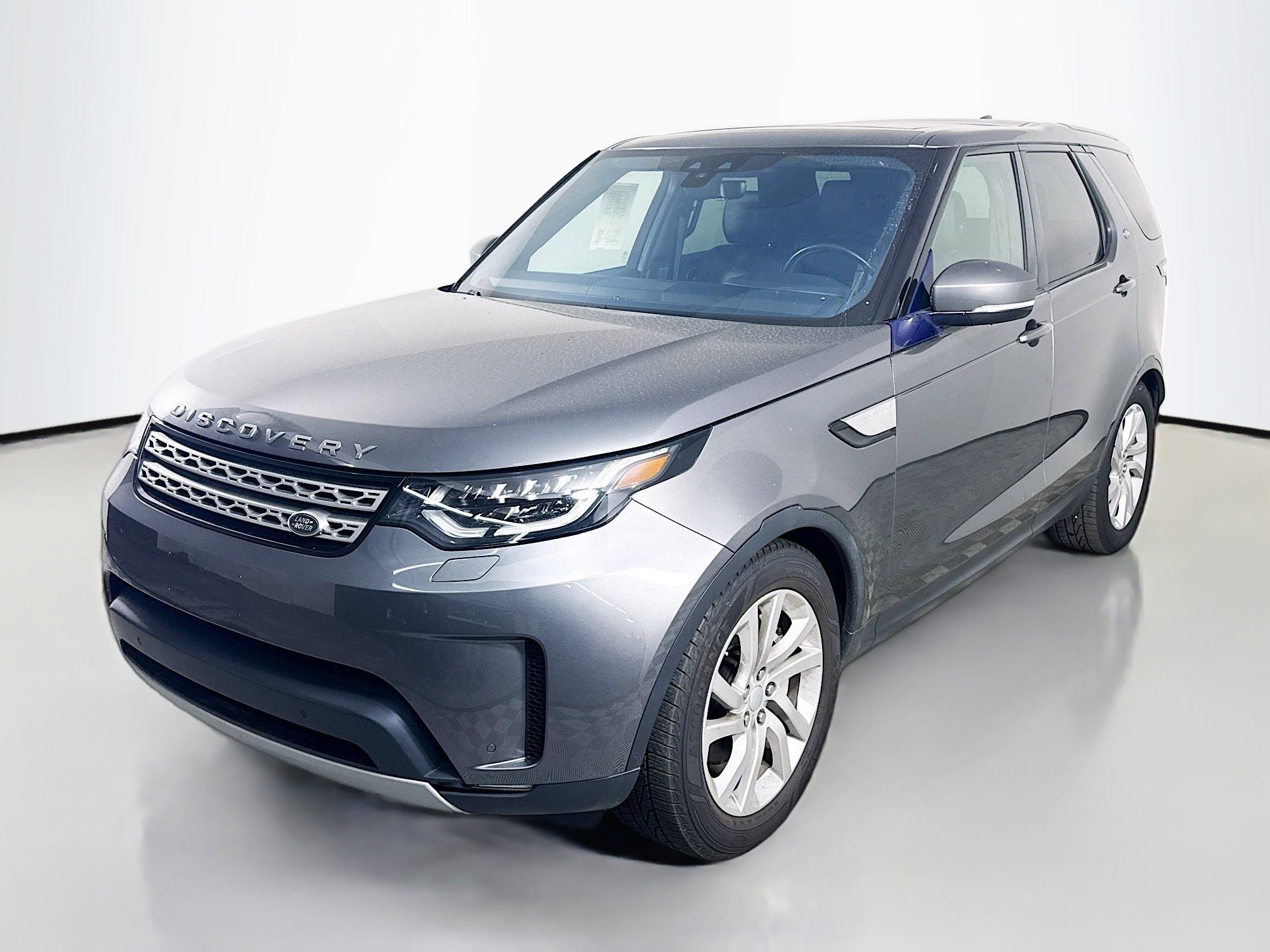 Used 2018 Land Rover Discovery HSE image 4