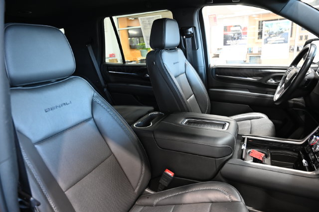 Used 2023 GMC Yukon Denali w/ LPO, Floor Liner Package AWD/4WD image 10