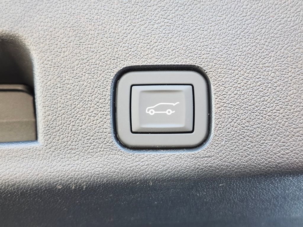 New 2026 Chevrolet Traverse RS w/ LPO, Floor Liner Package image 32