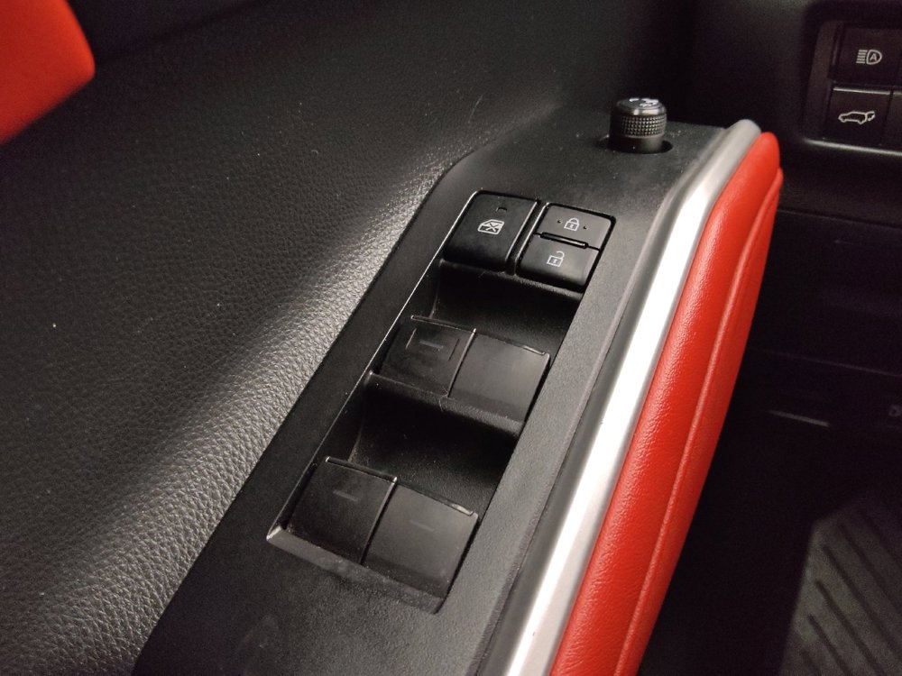 Used 2021 Toyota Highlander XSE FWD image 27