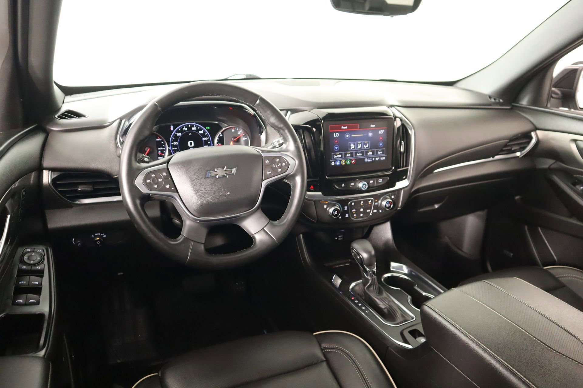 Used 2023 Chevrolet Traverse Premier w/ Redline Edition image 2