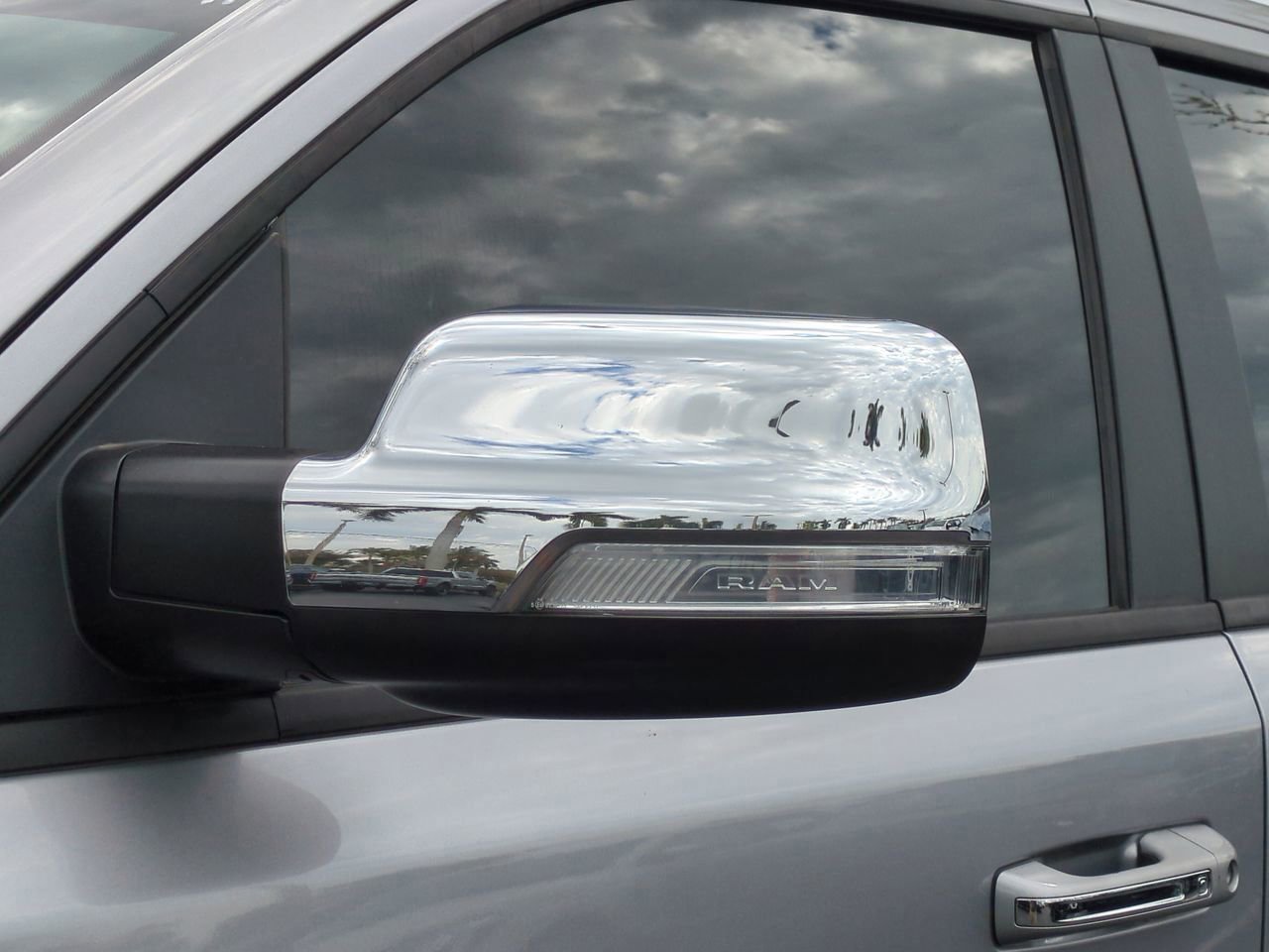 Used 2019 RAM 1500 Laramie image 12