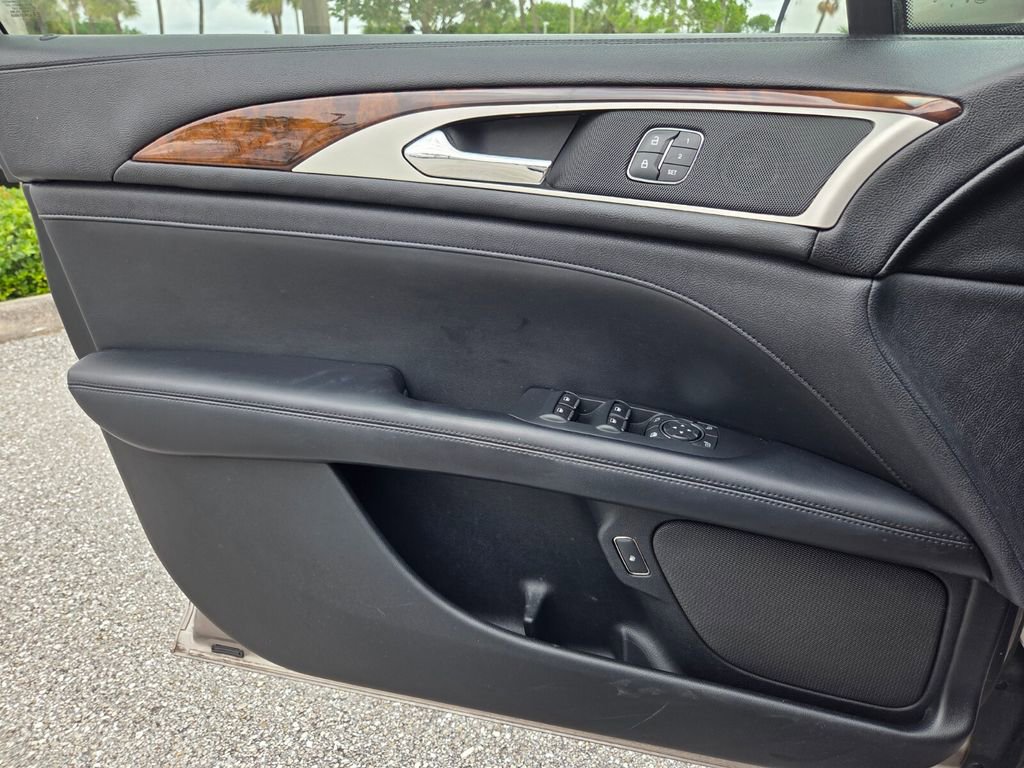 Used 2019 Lincoln MKZ Reserve FWD image 23