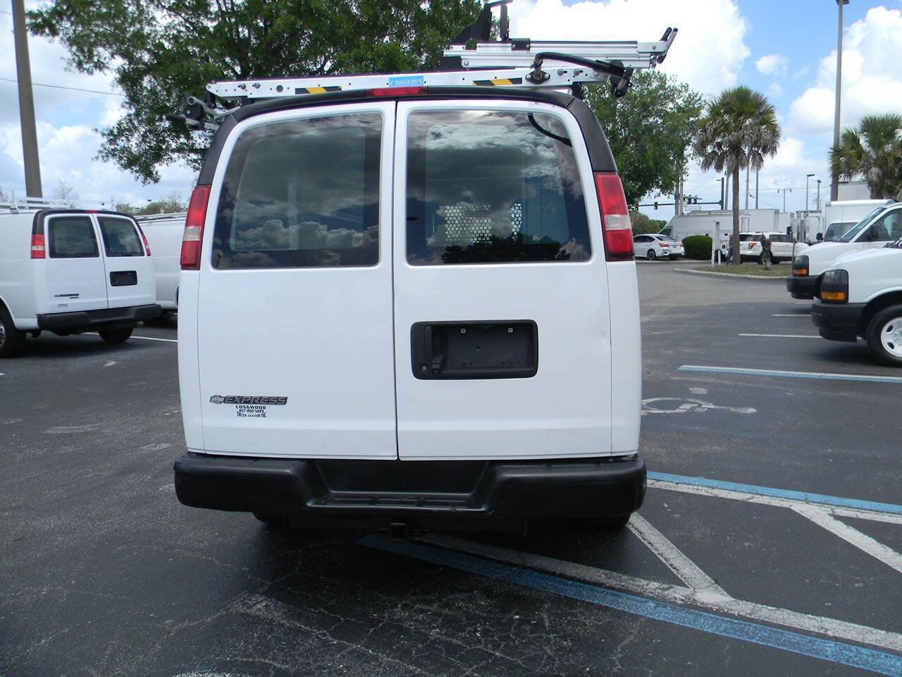 Used 2018 Chevrolet Express 2500 w/ Driver Convenience Package RWD image 15