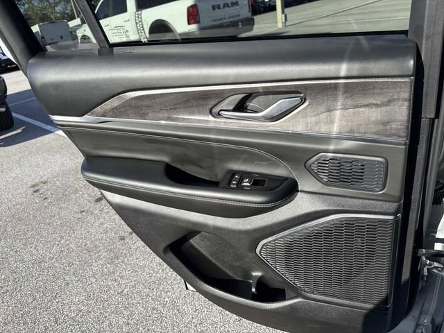 Used 2024 Jeep Grand Cherokee Overland w/ Trailer Tow Package image 9