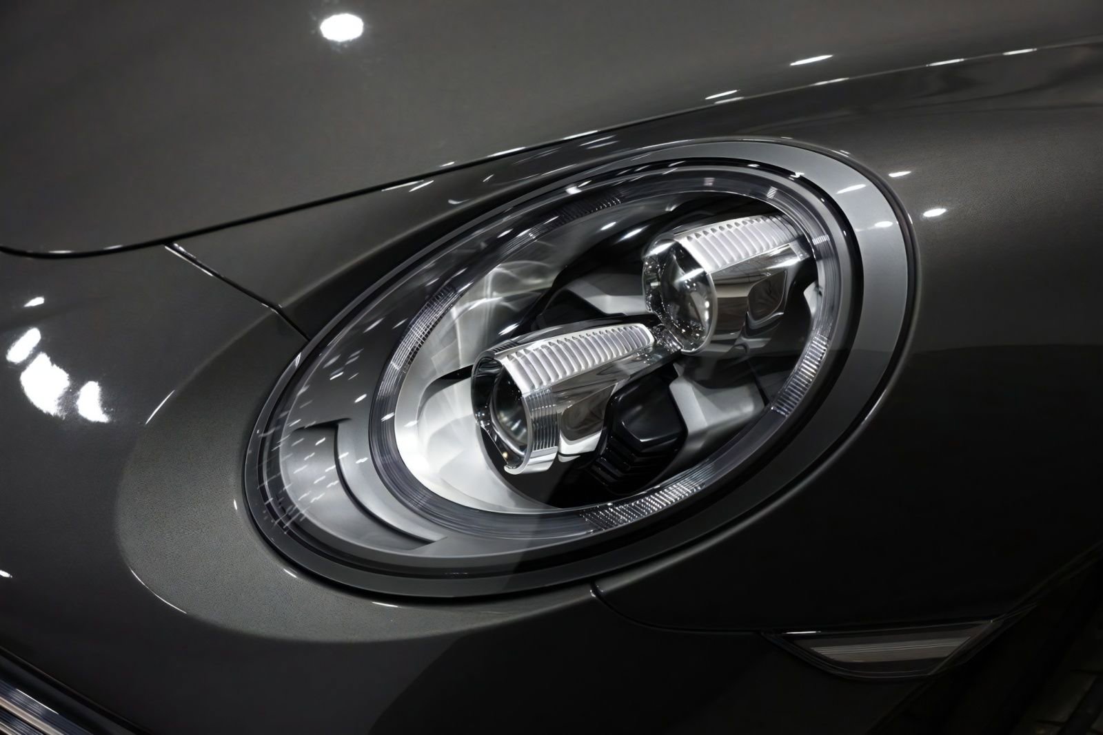 Used 2019 Porsche 911 Turbo image 24