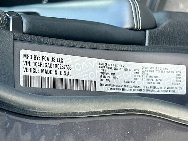 Used 2024 Jeep Grand Cherokee Laredo image 30