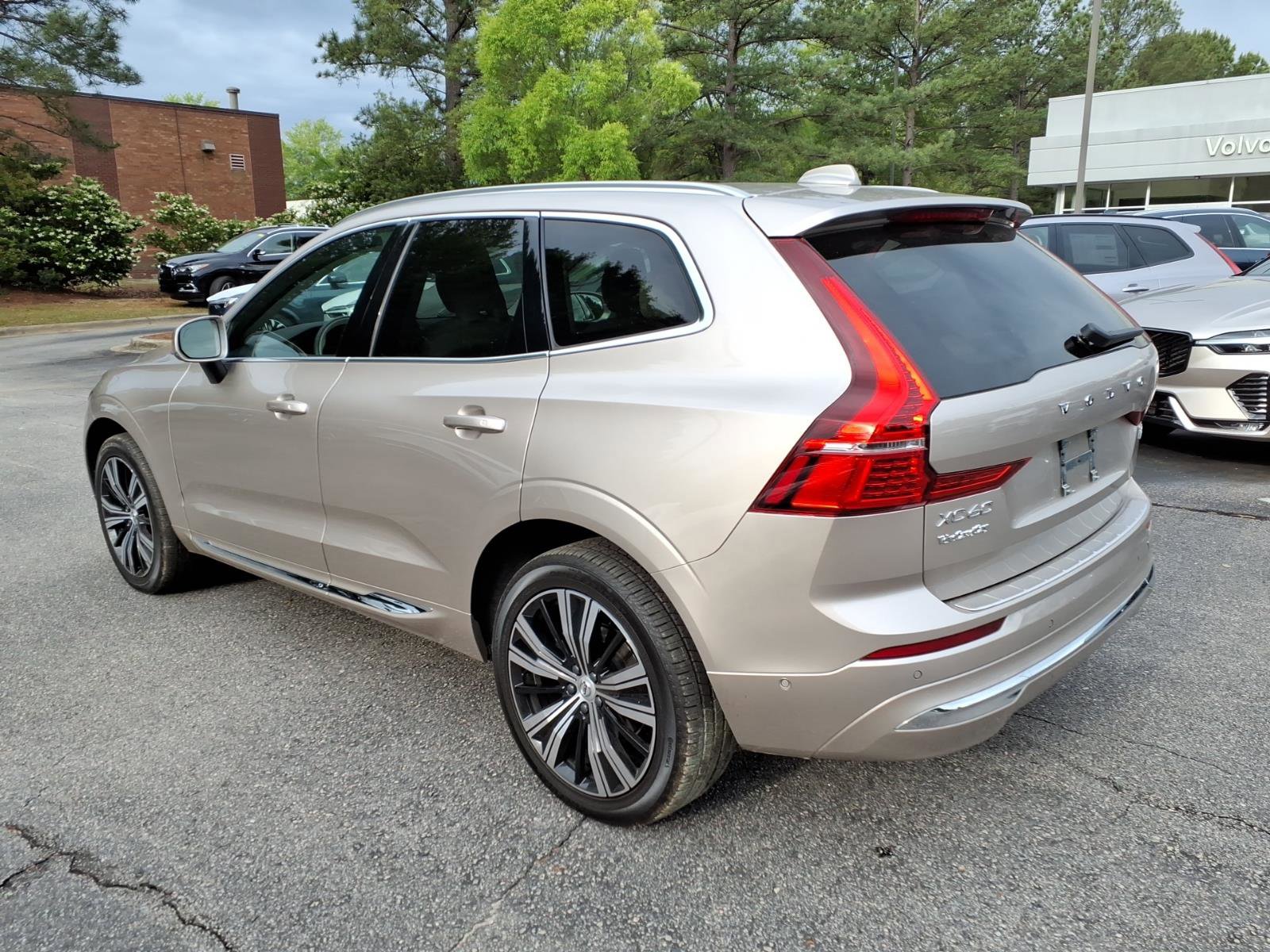Used 2023 Volvo XC60 B5 Plus w/ Climate Package AWD/4WD image 7