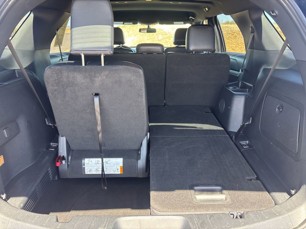 Used 2017 Ford Explorer XLT w/ Equipment Group 202A FWD image 17
