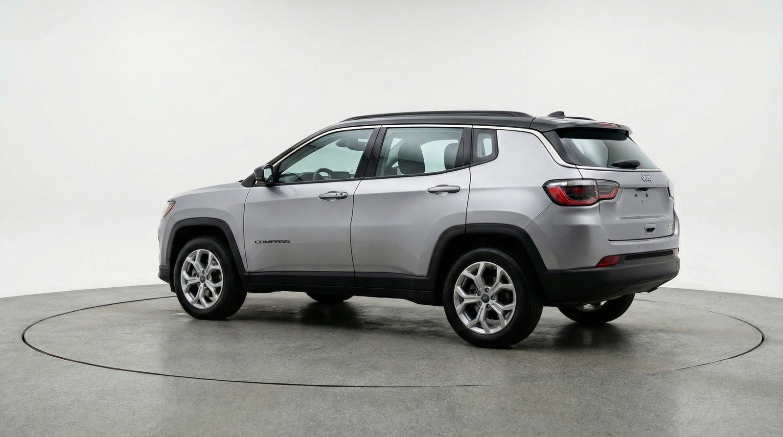 Used 2025 Jeep Compass Latitude AWD/4WD image 6