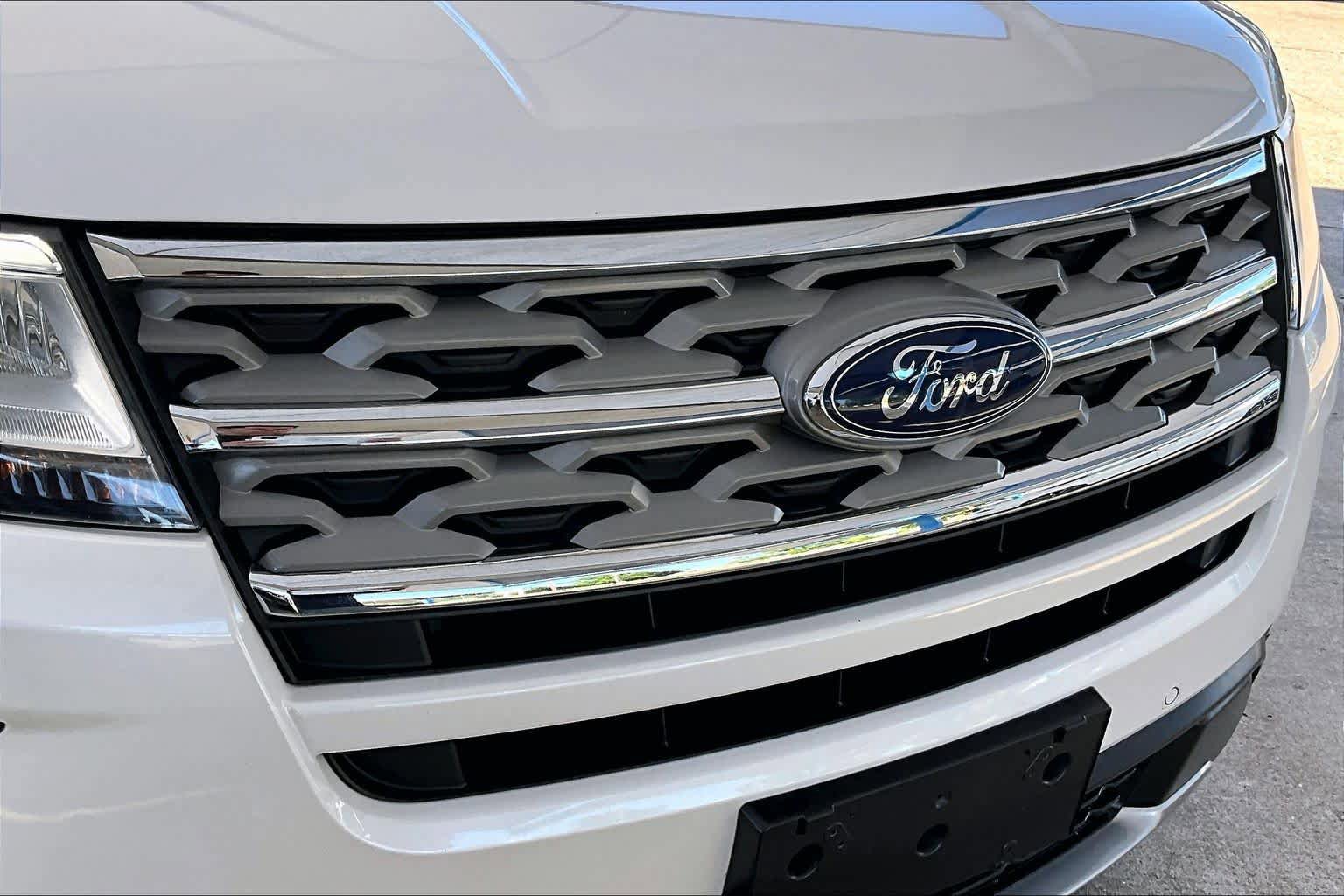 Used 2018 Ford Explorer XLT w/ Equipment Group 202A AWD/4WD image 30