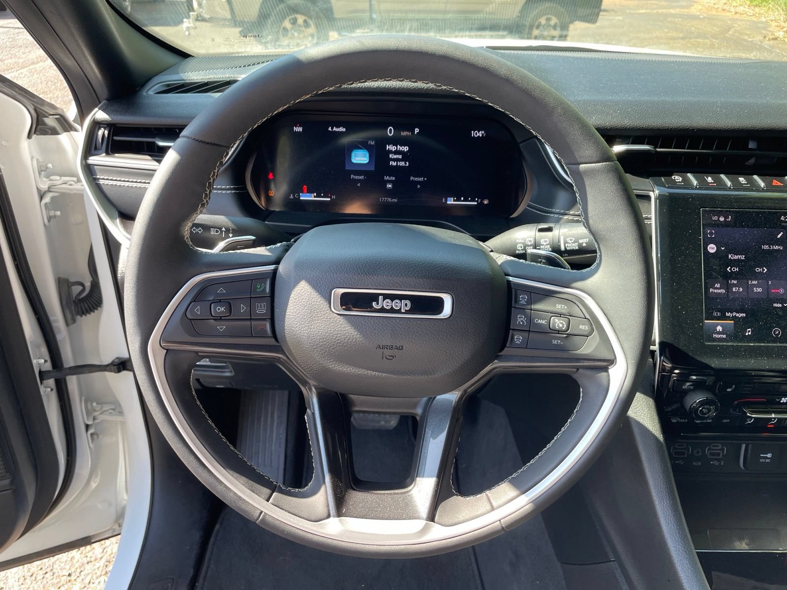 Used 2023 Jeep Grand Cherokee Altitude AWD/4WD image 19