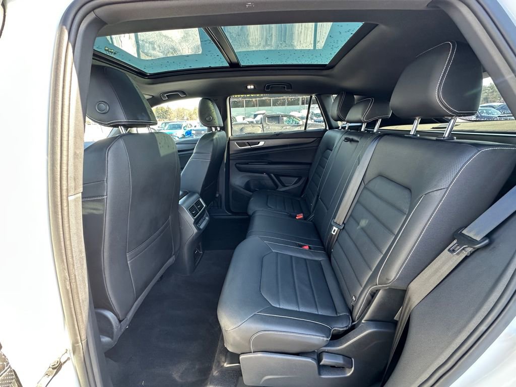 Used 2025 Volkswagen Atlas Cross Sport SEL image 21